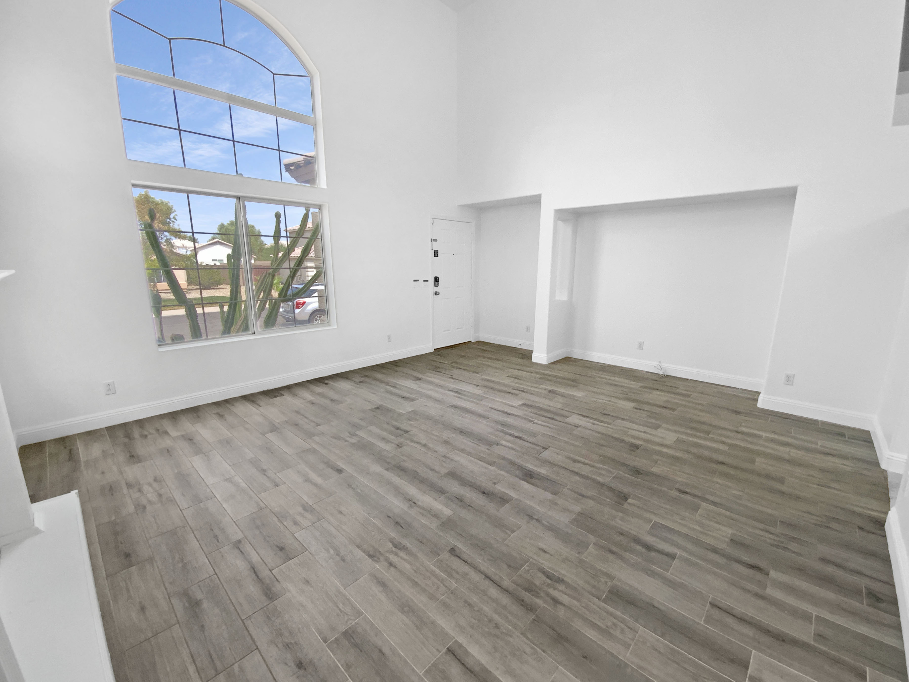Photo 3 of 22 of 10933 W Vista Ave, Glendale, AZ