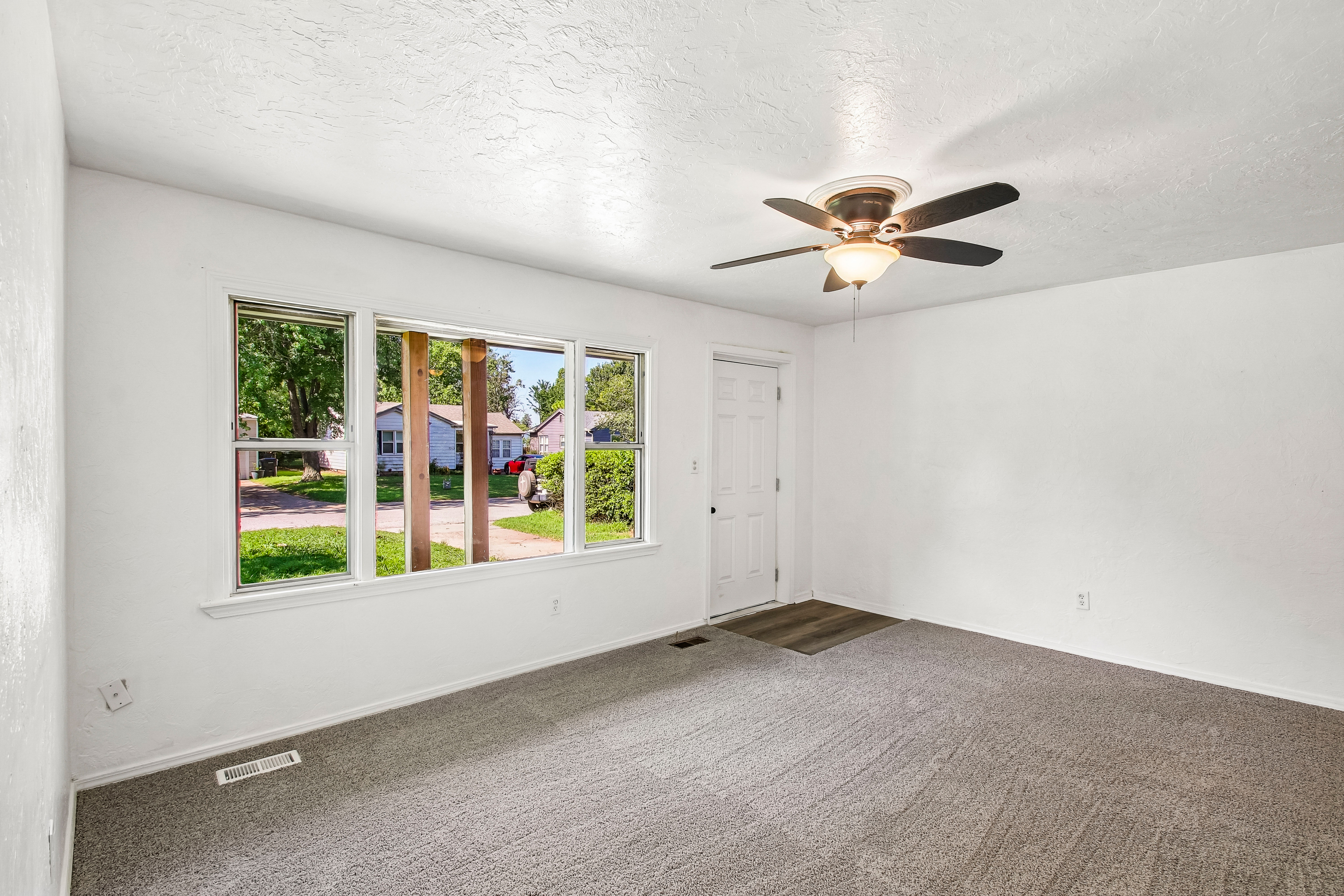 Photo 17 of 24 of 7211 NW 45th St, Bethany, OK