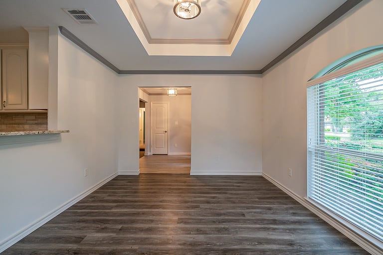 Photo 12 of 36 - 7924 Londonderry Dr, North Richland Hills, TX 76182