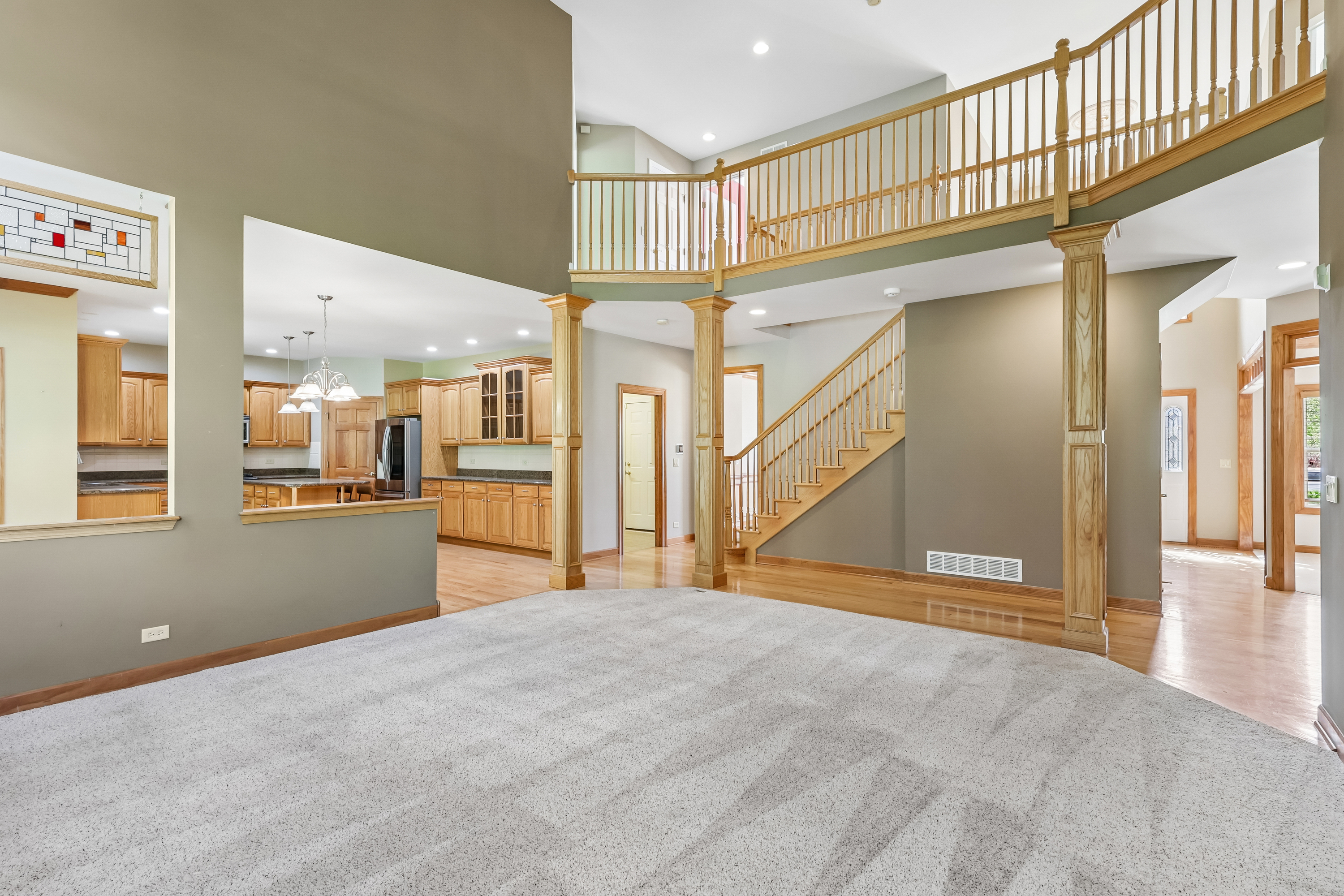 Photo 31 of 41 of 426 Heatherwood Dr, Oswego, IL