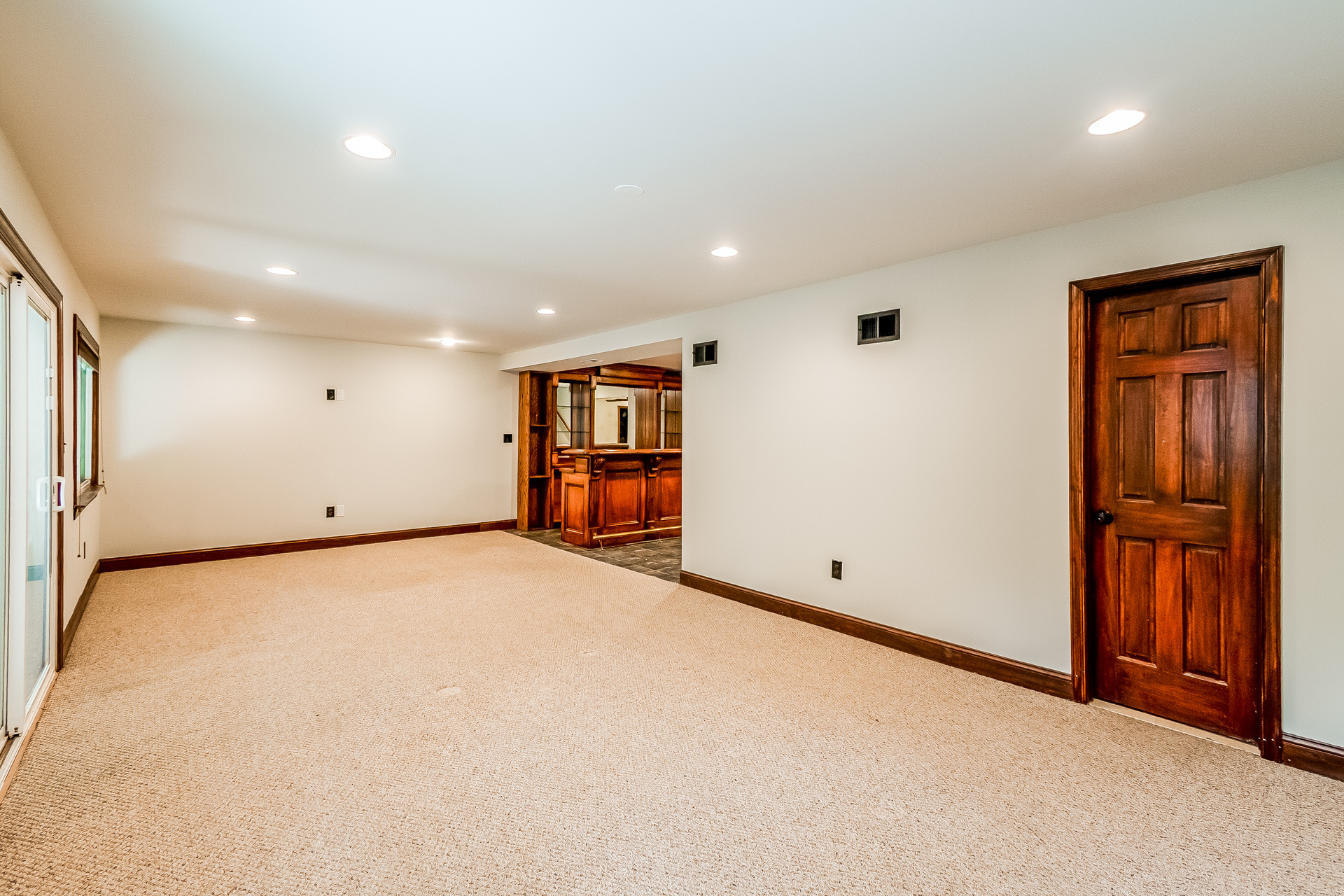 Photo 13 of 19 of 256 W Meadowland Ln, Sterling, VA