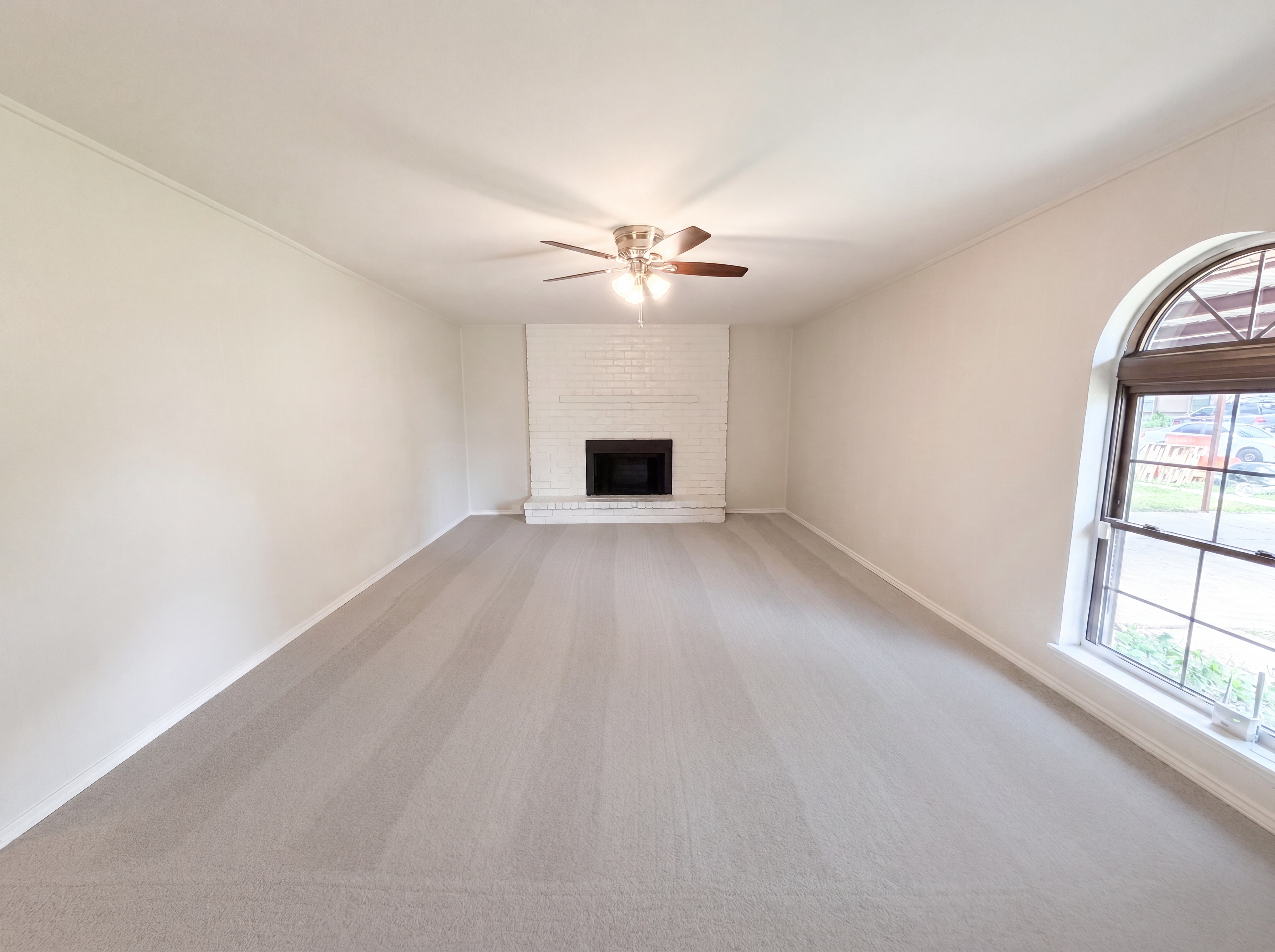 Photo 6 of 29 of 1102 Hillwood Dr, Lewisville, TX