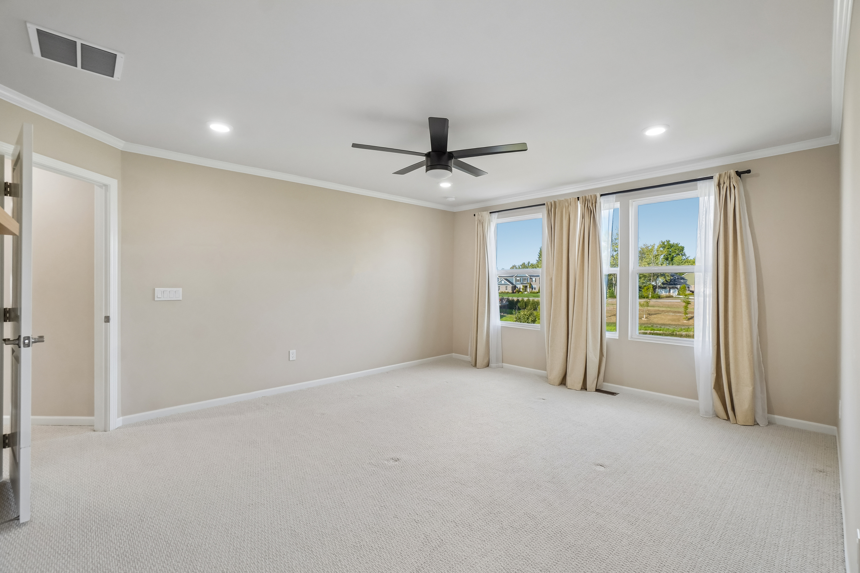 Photo 22 of 61 of 20942 Torbay Dr, Northville, MI