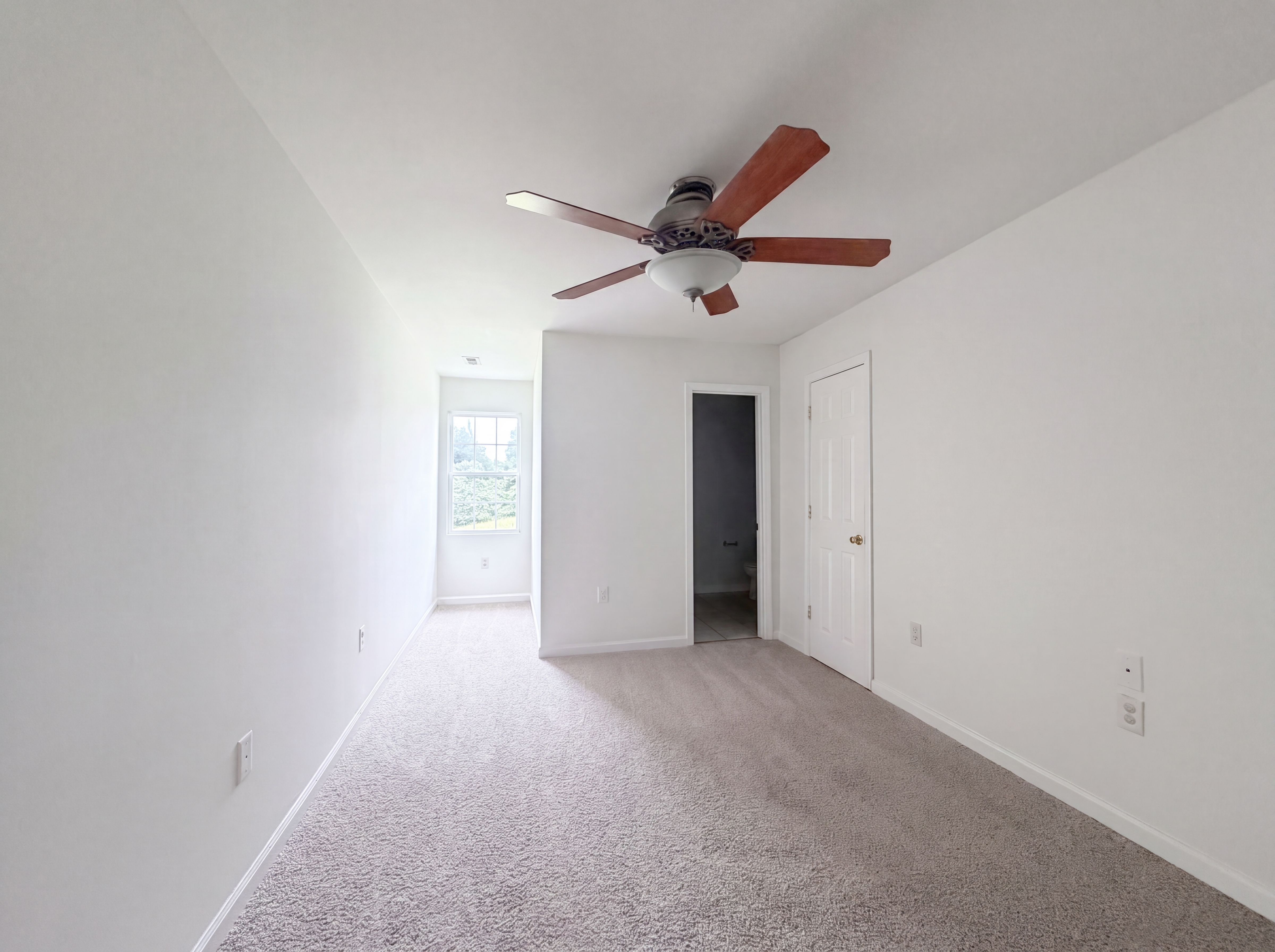 Photo 4 of 21 of 1580 W Cloaninger Ave, Statesville, NC