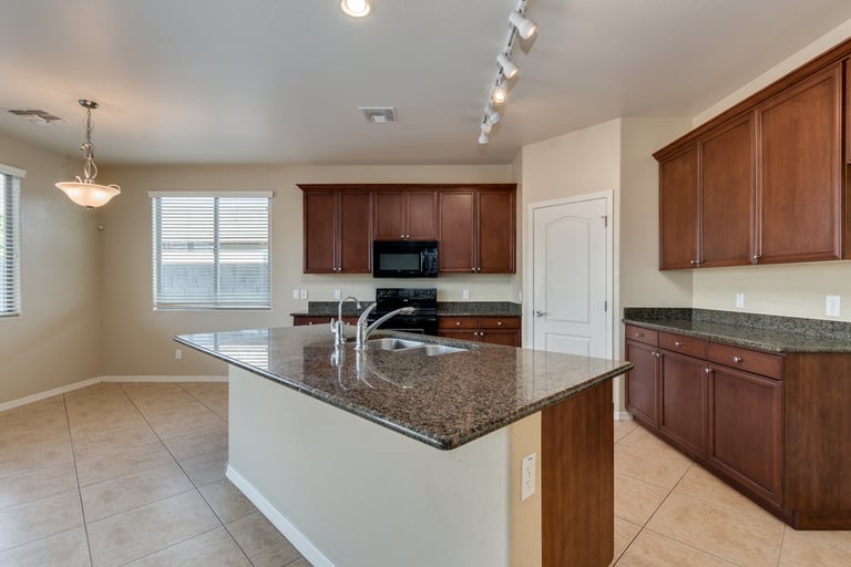 Photo 9 of 31 - 852 W Hereford Dr, San Tan Valley, AZ 85143