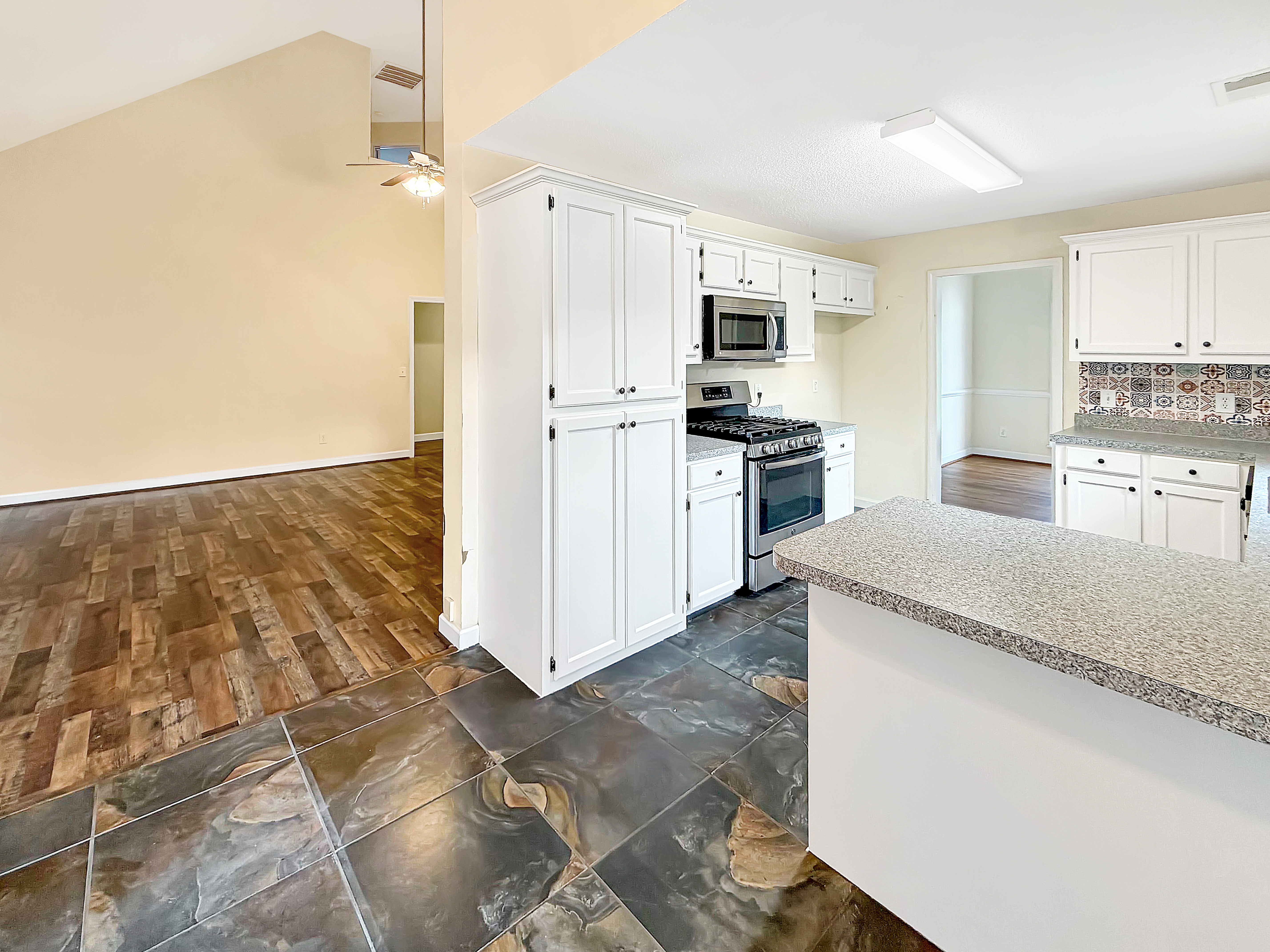 Photo 6 of 44 of 168 Hollow Tree Ct, Lugoff, SC