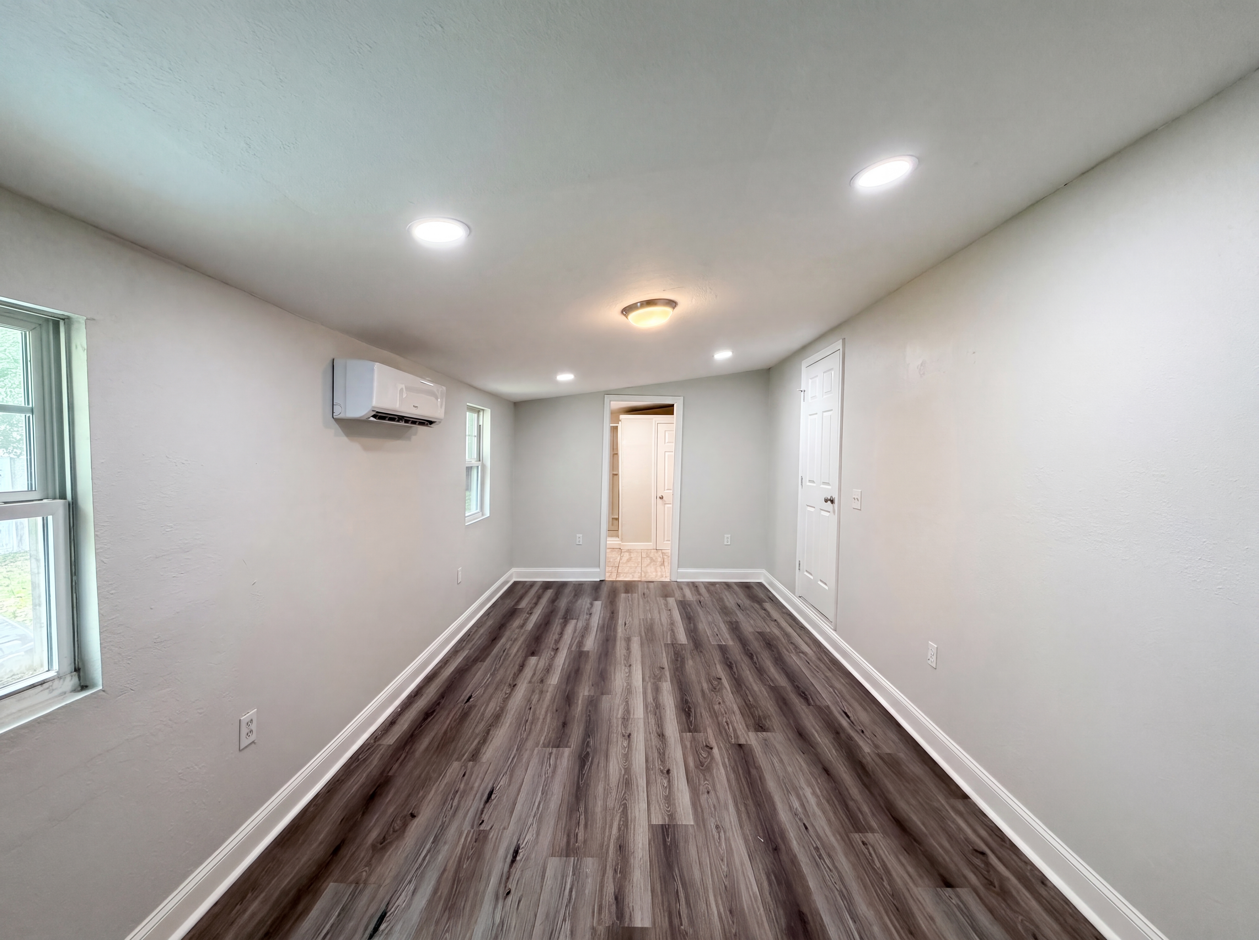 Photo 8 of 21 of 1502 Daroca Dr, Deltona, FL