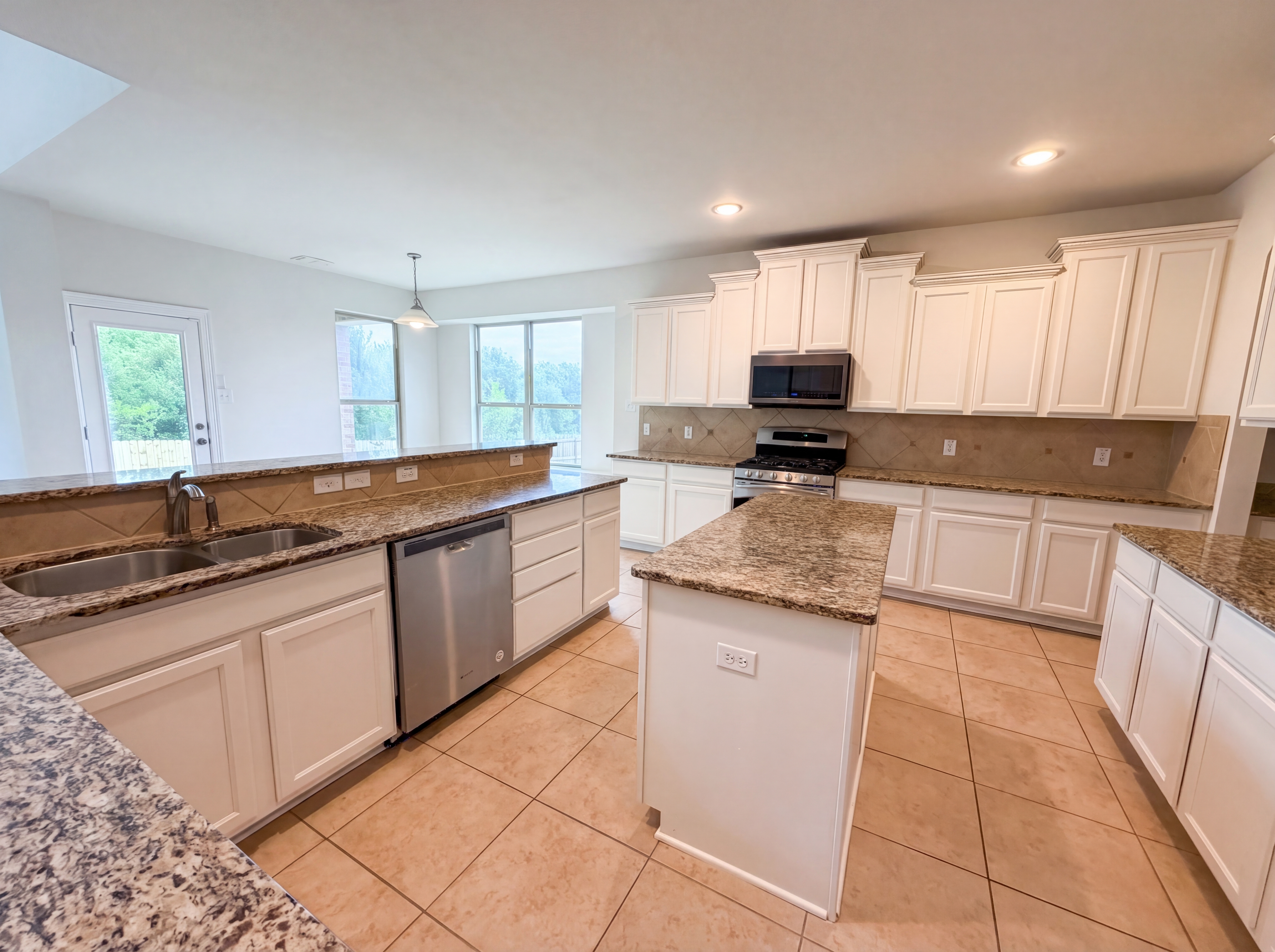 Photo 2 of 32 of 2900 Preston Ln, Wylie, TX