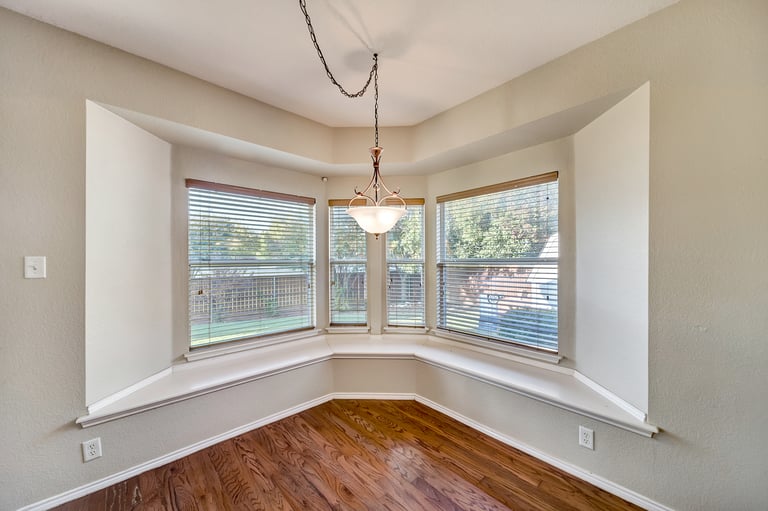 Photo 10 of 35 - 7929 Stansfield Dr, Fort Worth, TX 76137