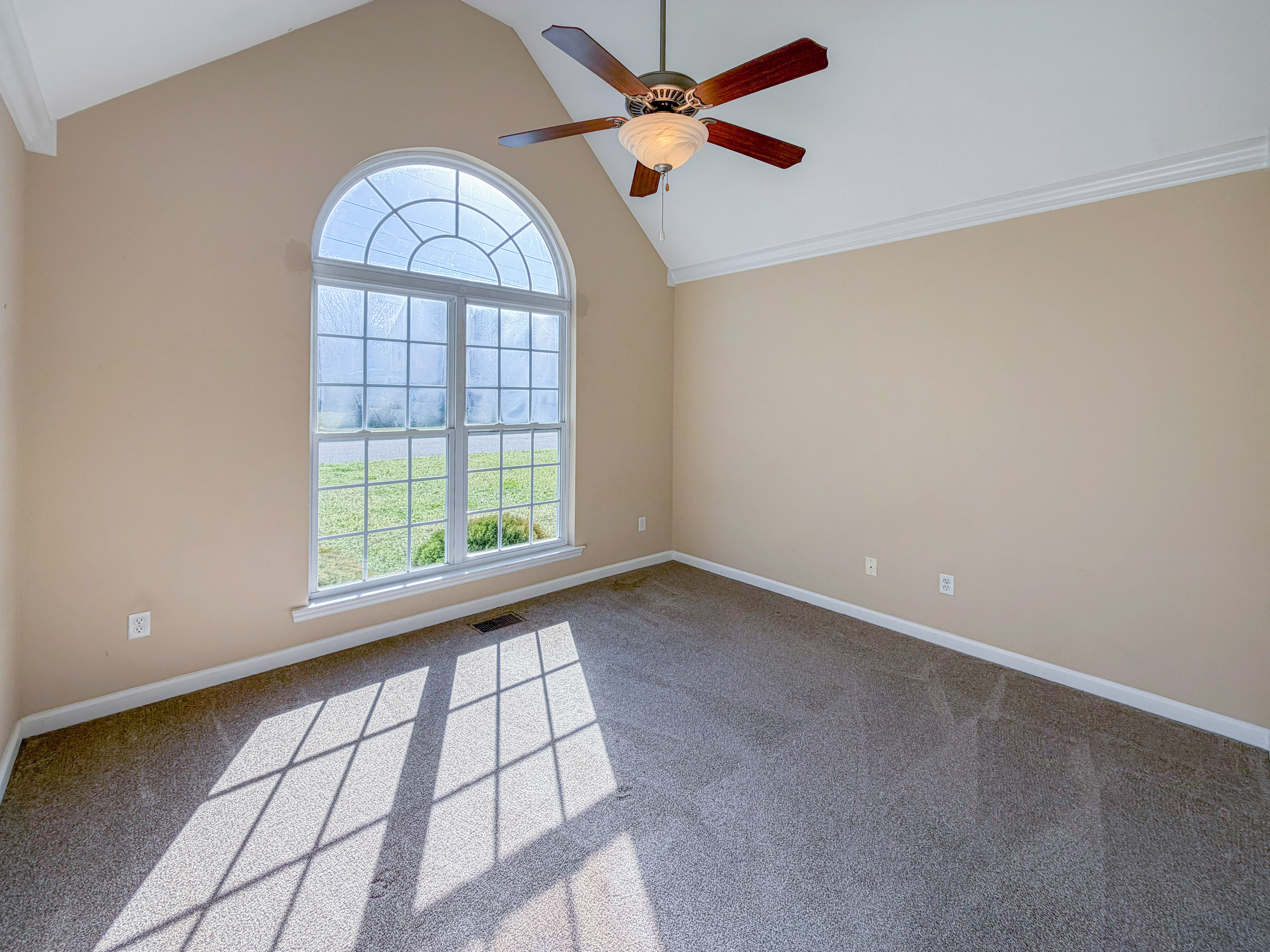 Photo 13 of 25 of 7446 Salmon Ln, Ooltewah, TN