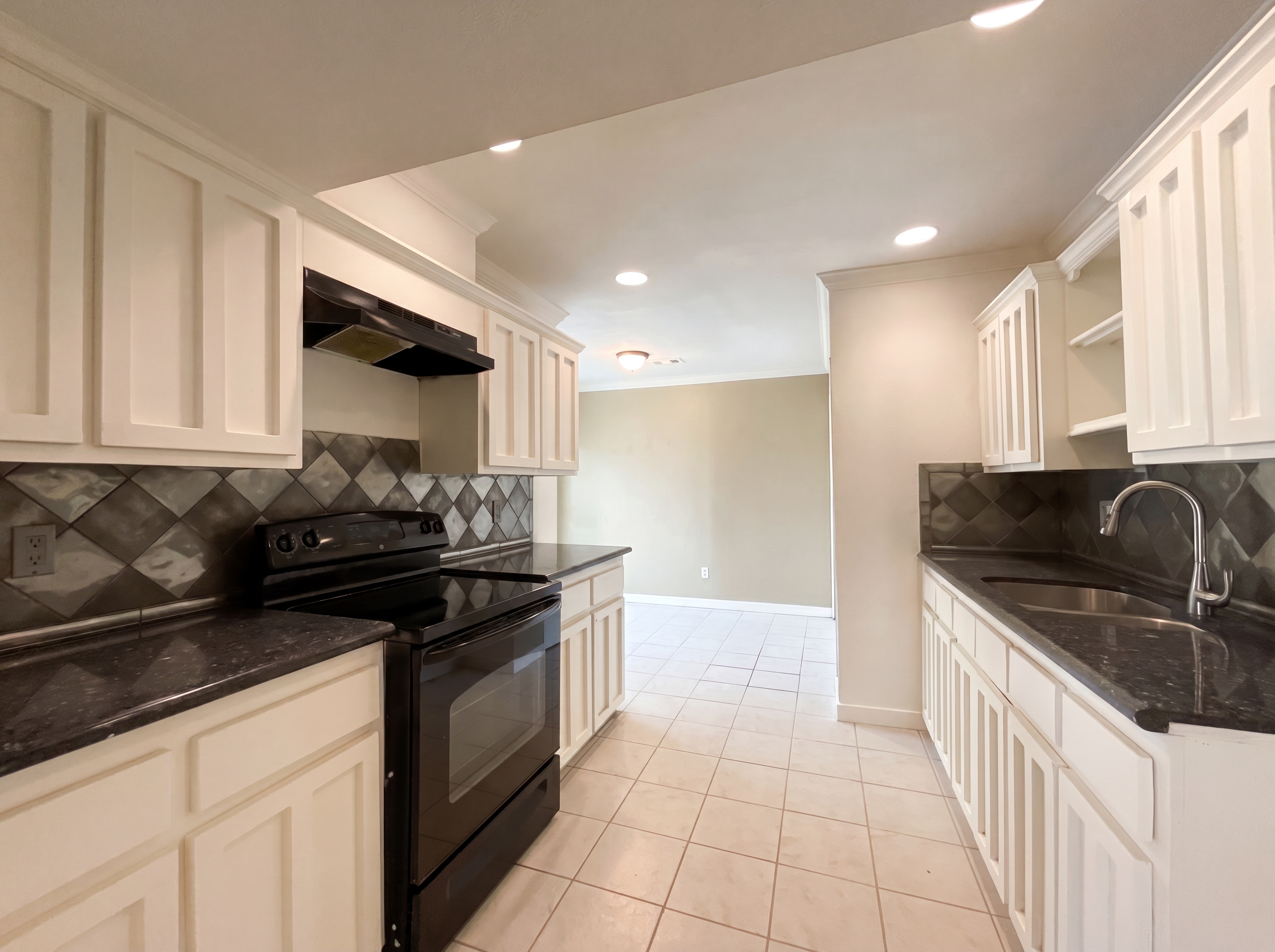 Photo 6 of 16 of 22831 Millgate Dr, Spring, TX