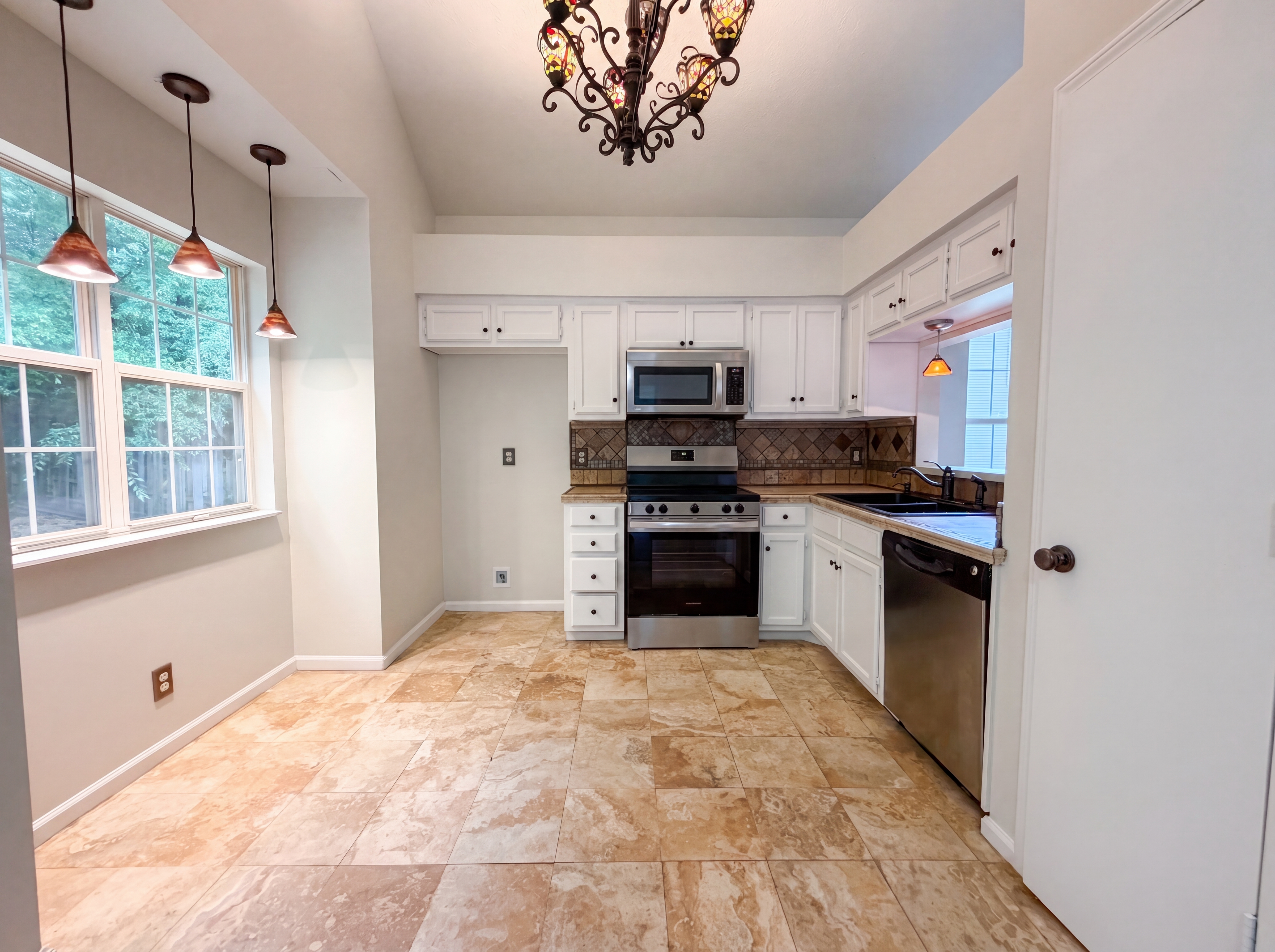 Photo 14 of 18 of 4046 Farmingham Woods Dr, Hermitage, TN