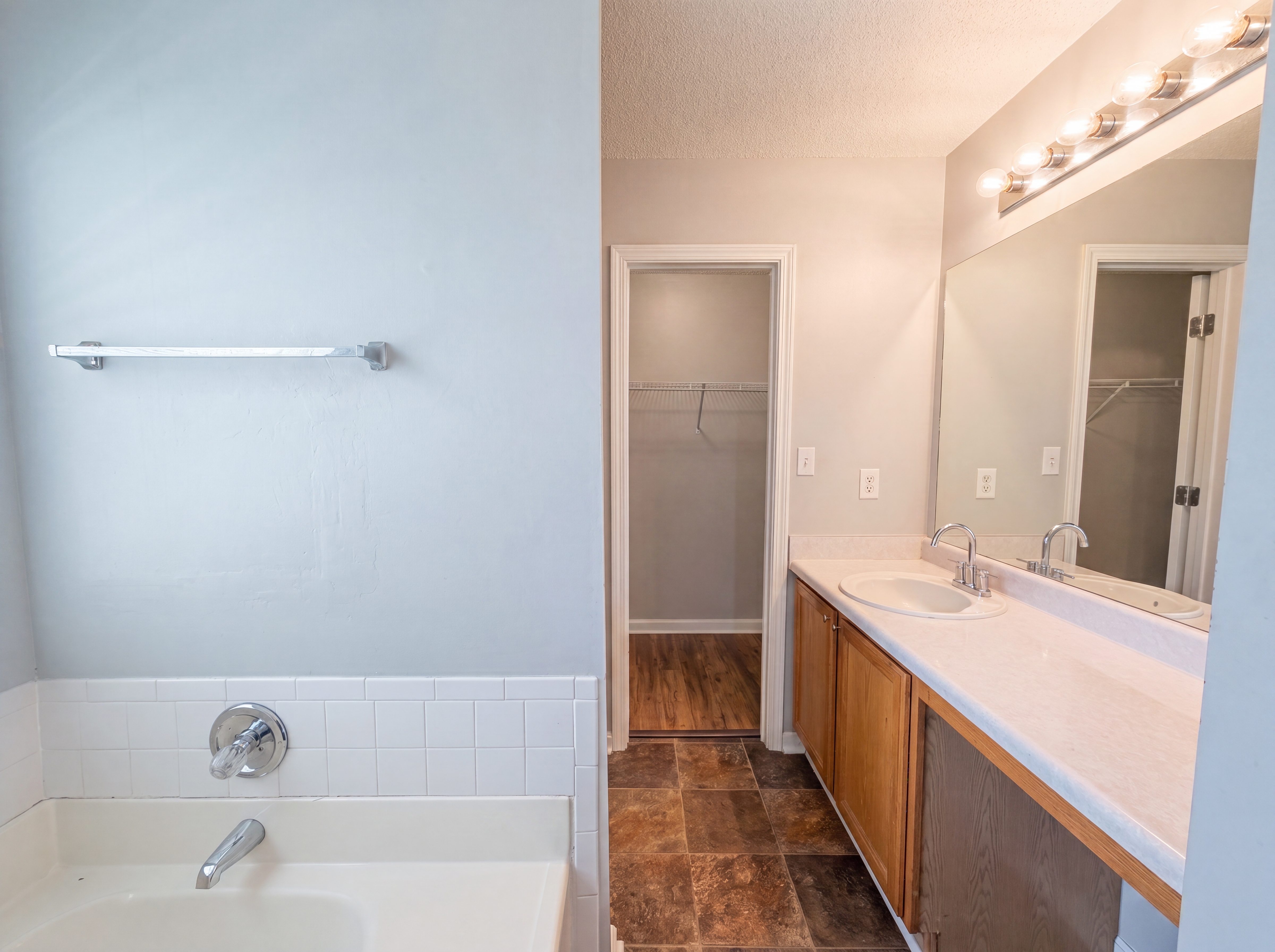 Photo 11 of 19 of 3167 River Oak Rd, Decatur, GA