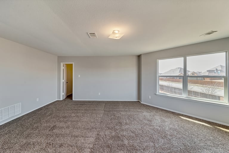 Photo 19 of 37 - 941 John Kennedy Dr, Saginaw, TX 76179