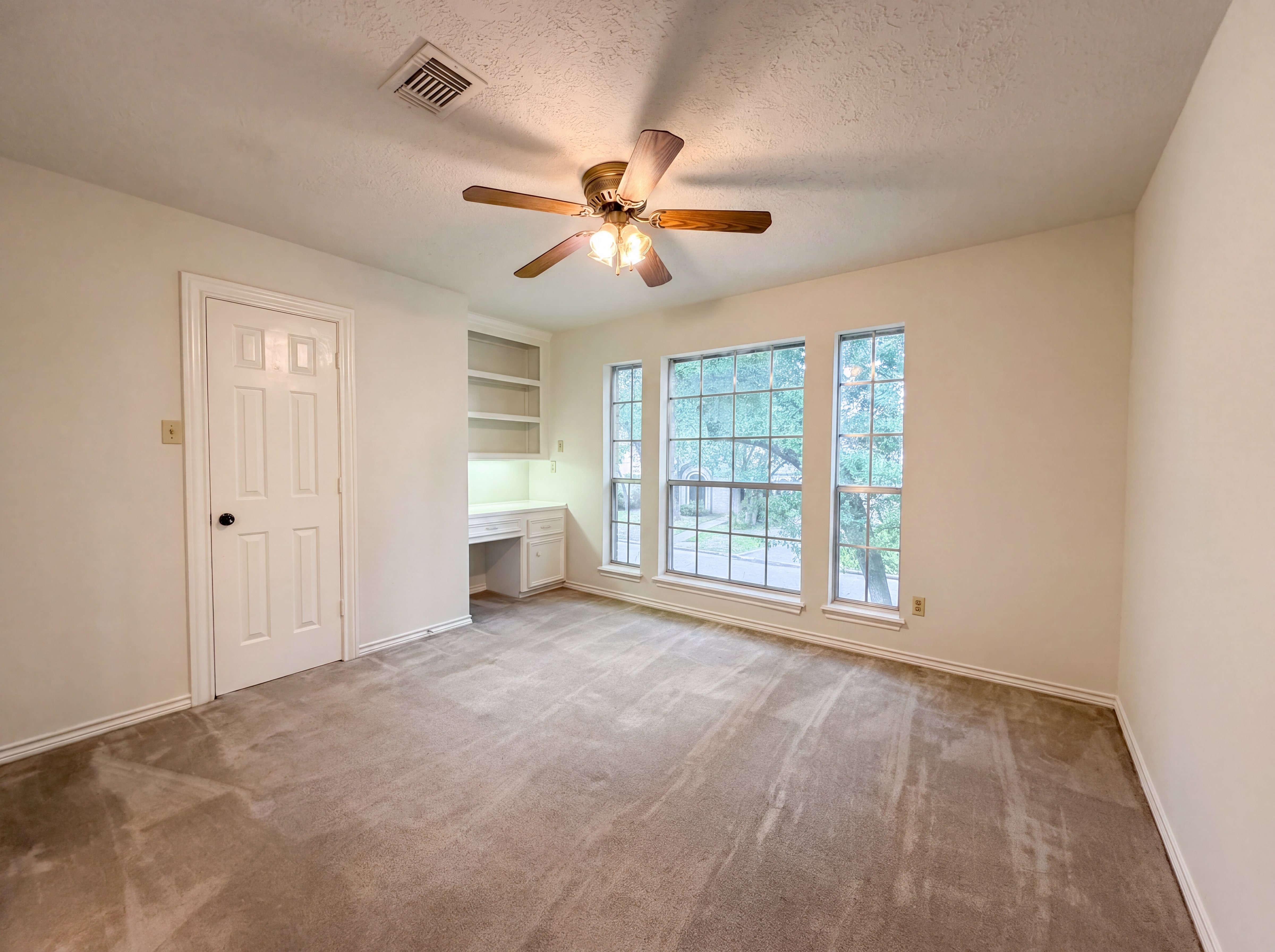 Photo 4 of 27 of 6902 Fawncliff Dr, Houston, TX
