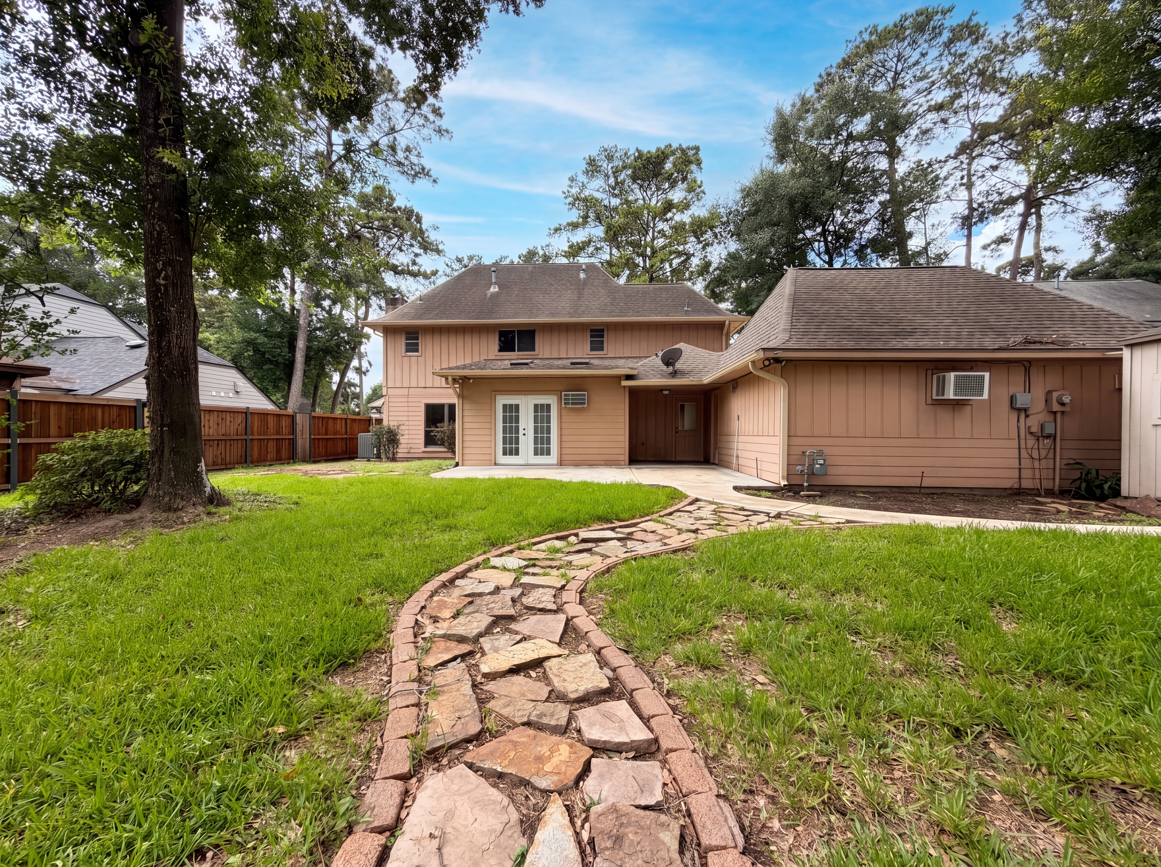 Photo 5 of 23 of 17518 Rustington Dr, Spring, TX