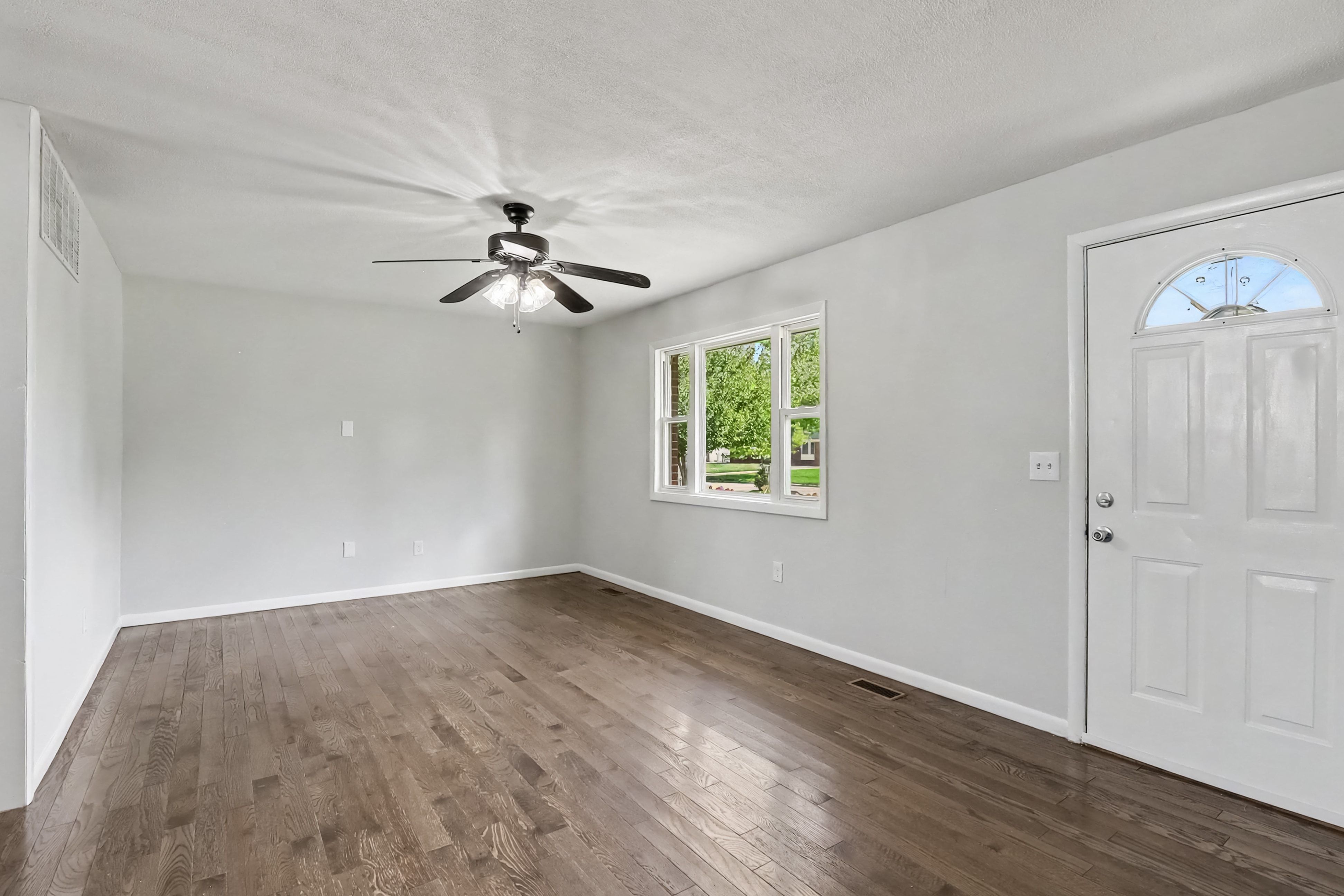 Photo 16 of 28 of 10820 Jackson St, Van Buren Township, MI