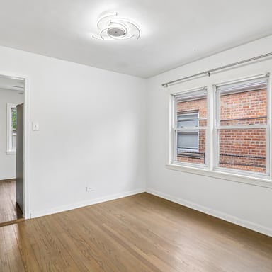 Property photo 3 of 1107 W 101st St