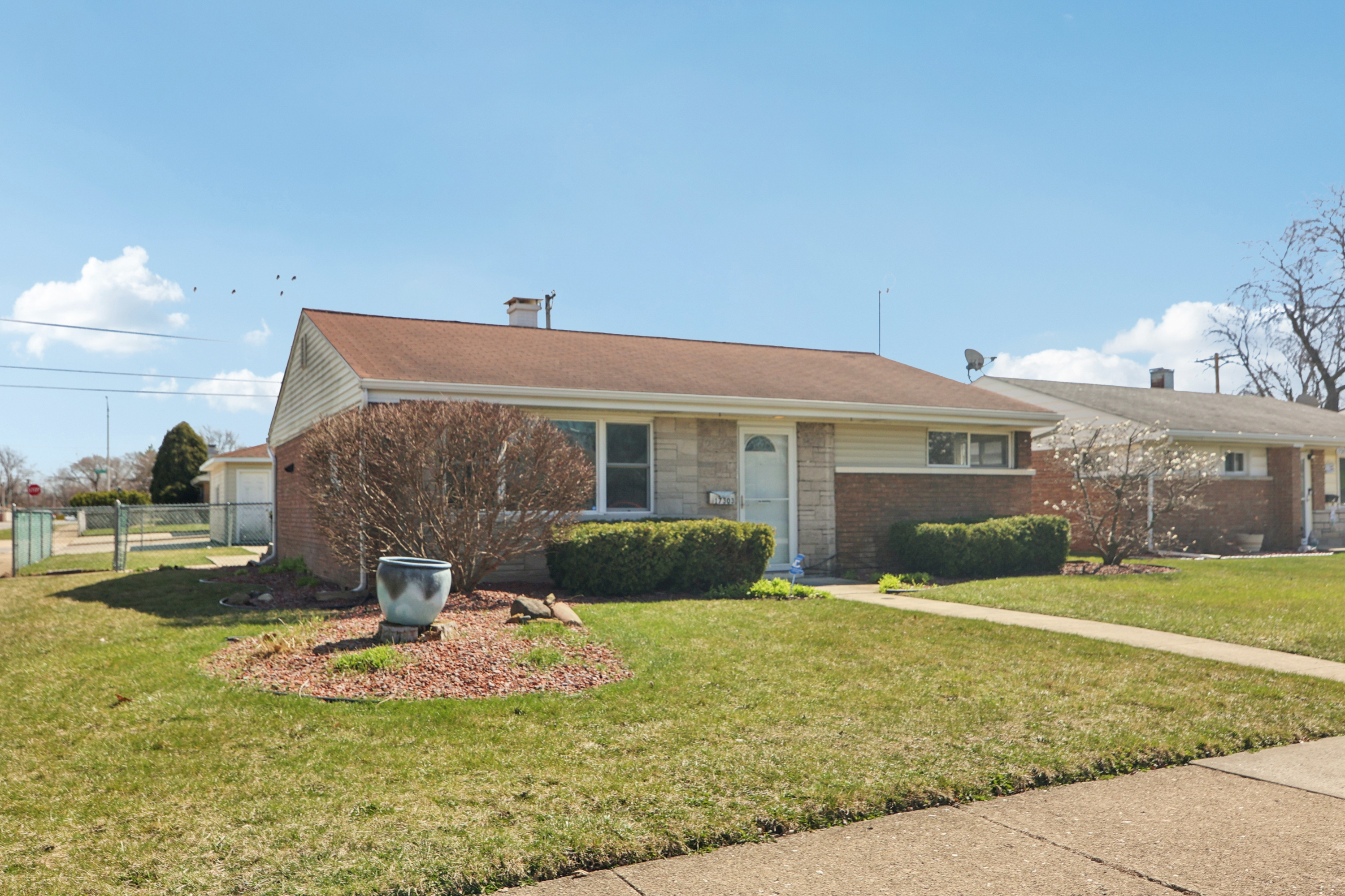 Photo 17 of 30 of 17303 Greenbay Ave, Lansing, IL
