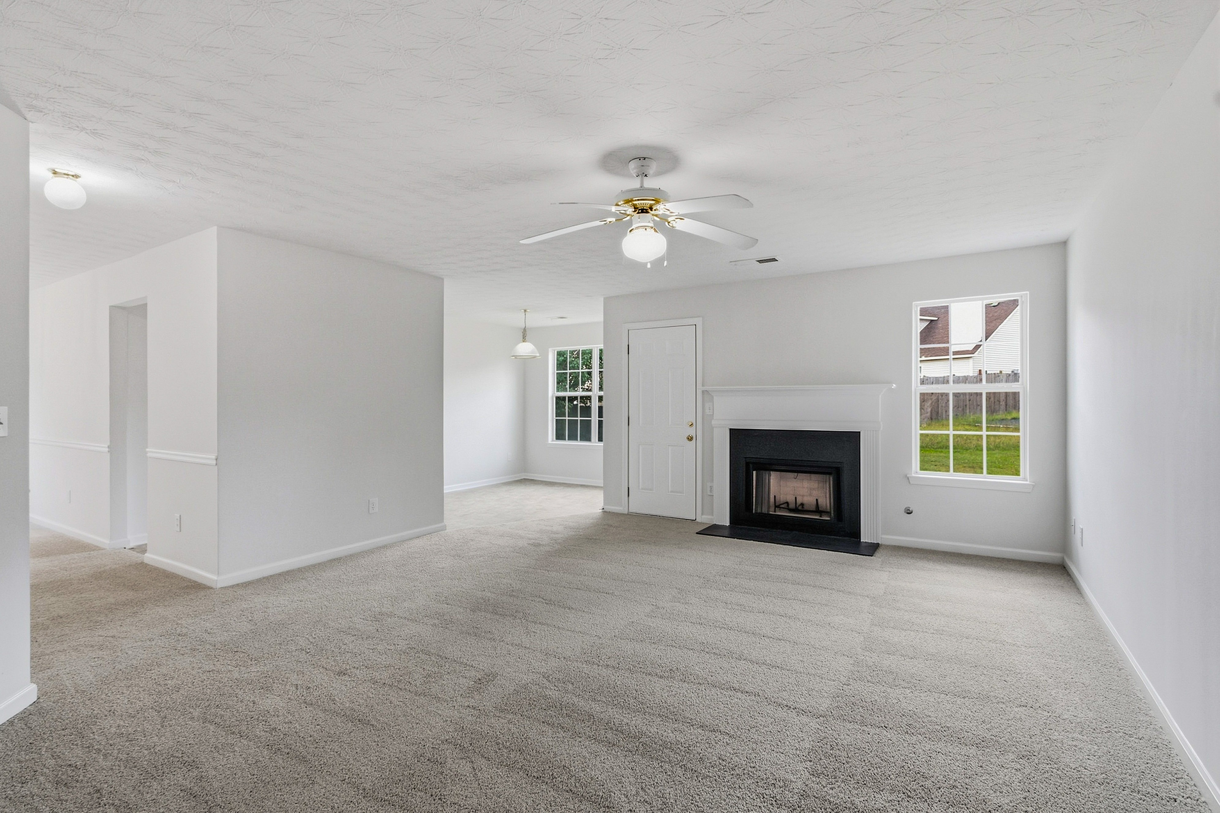 Photo 5 of 33 of 2571 S Hills, Riverdale, GA