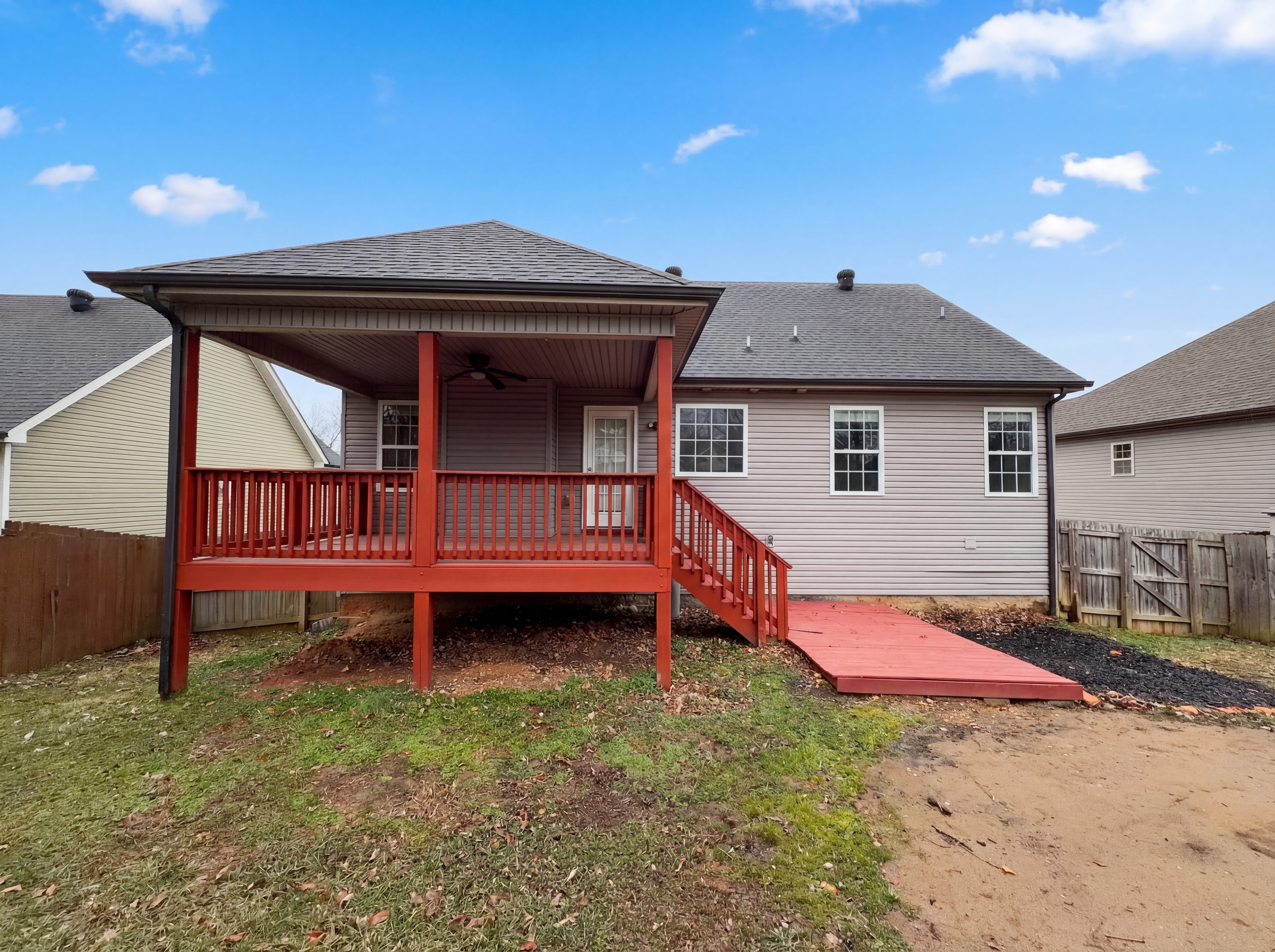 Photo 5 of 22 of 432 Leslie Wood Dr, Clarksville, TN