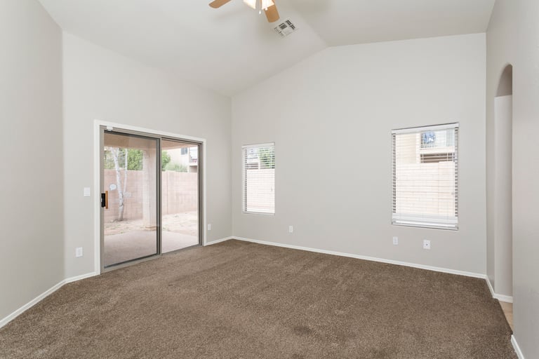 Photo 4 of 21 - 5780 W Freeway Ln, Glendale, AZ 85302
