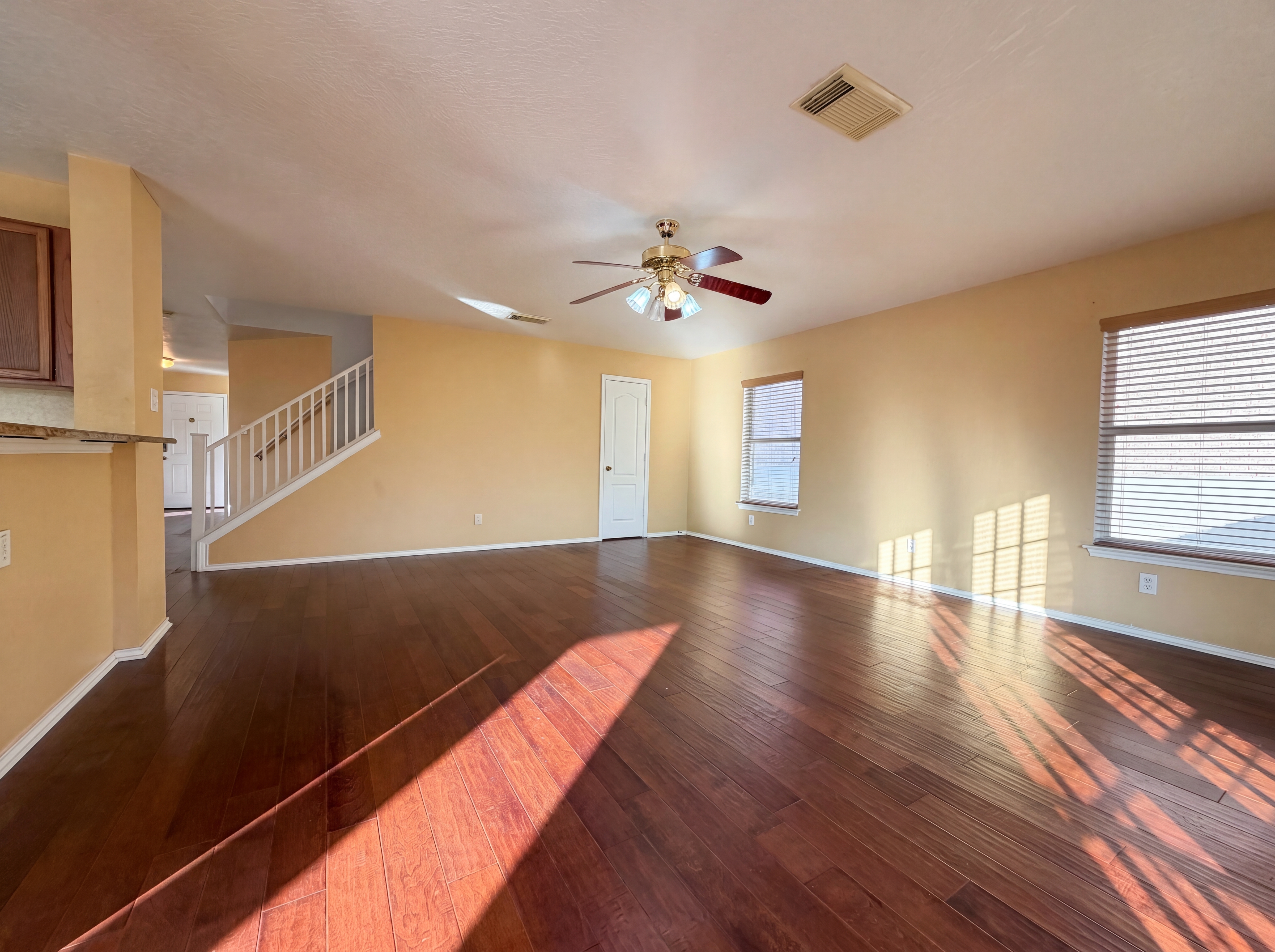 Photo 8 of 19 of 121 Springtree Fld, Cibolo, TX