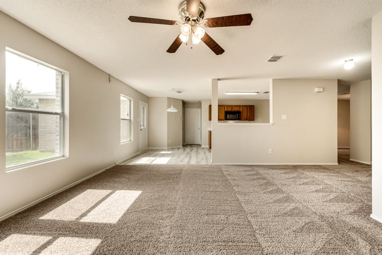 Photo 5 of 37 - 1436 Daisy Dr, Lancaster, TX 75134