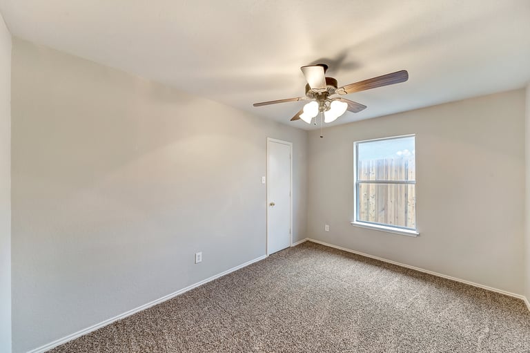 Photo 19 of 26 - 905 Sharp Dr, Cedar Hill, TX 75104