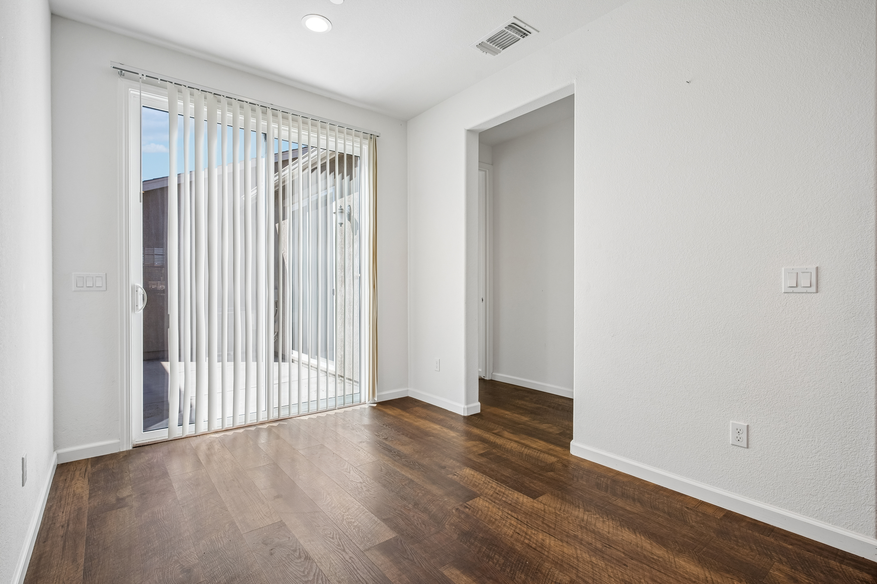 Photo 8 of 25 of 852 Castellona Dr, Newman, CA