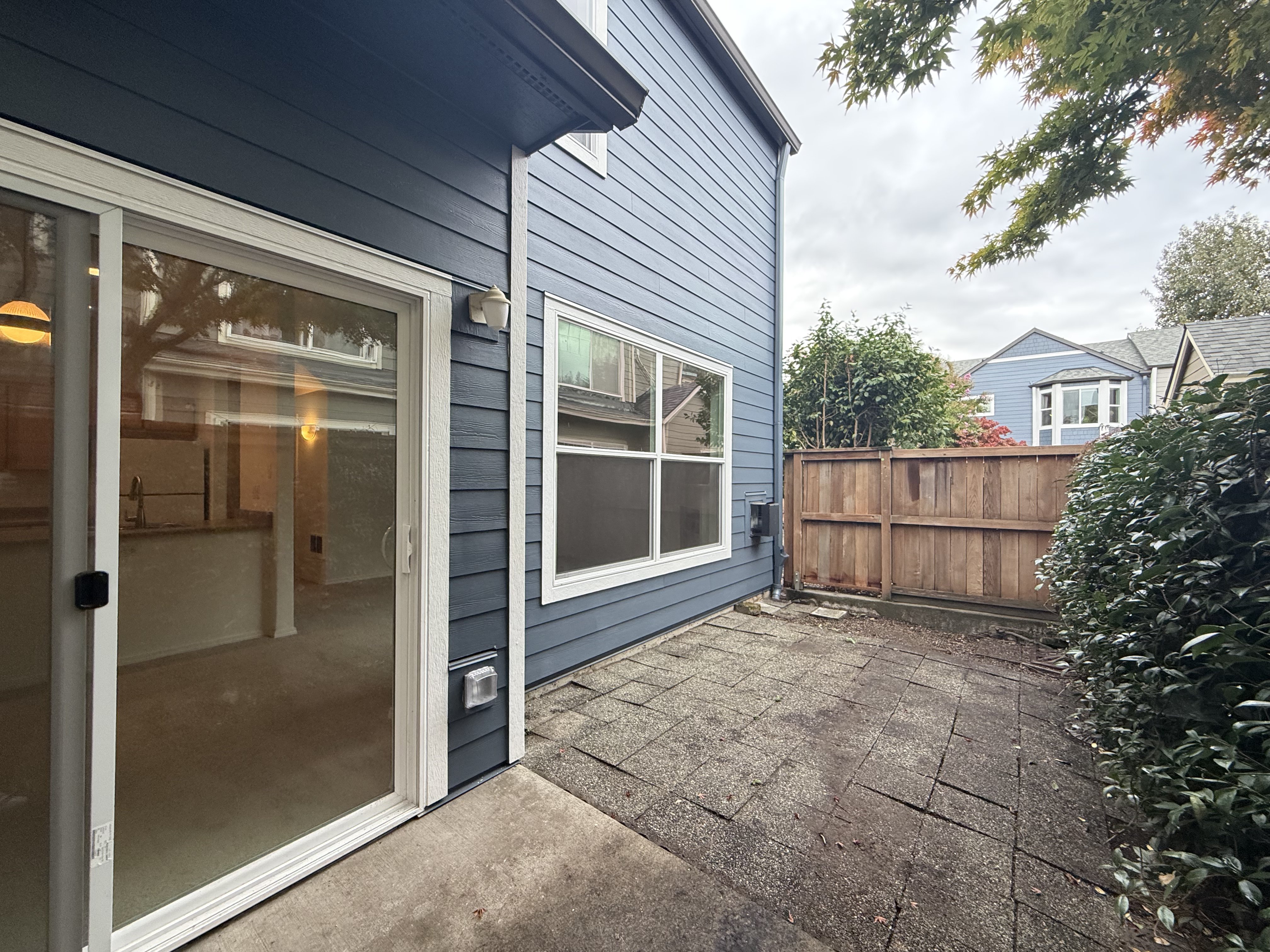 Photo 22 of 26 of 546 NE Knott St, Portland, OR