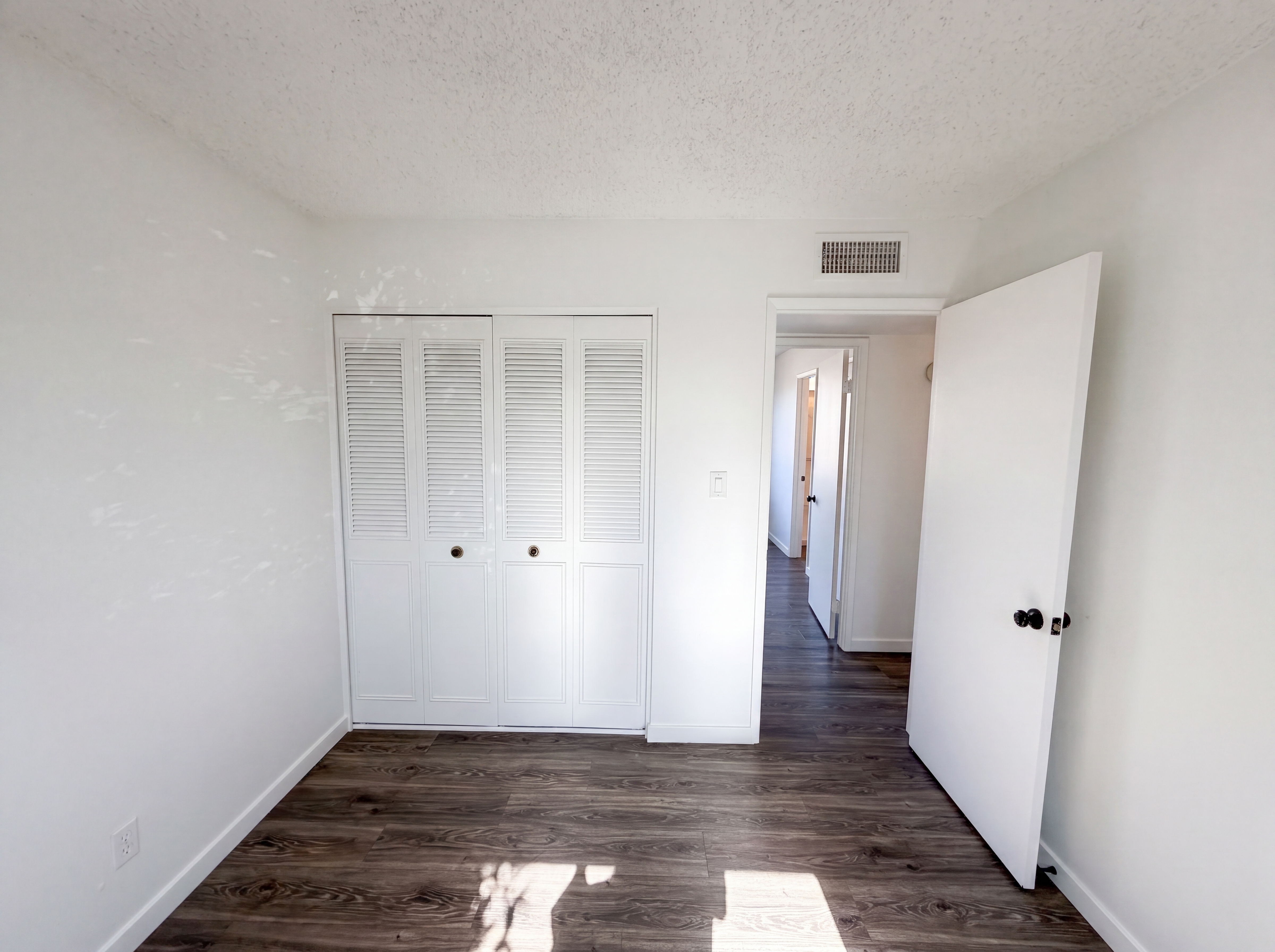 Photo 10 of 21 of 12028 N 41st Dr, Phoenix, AZ