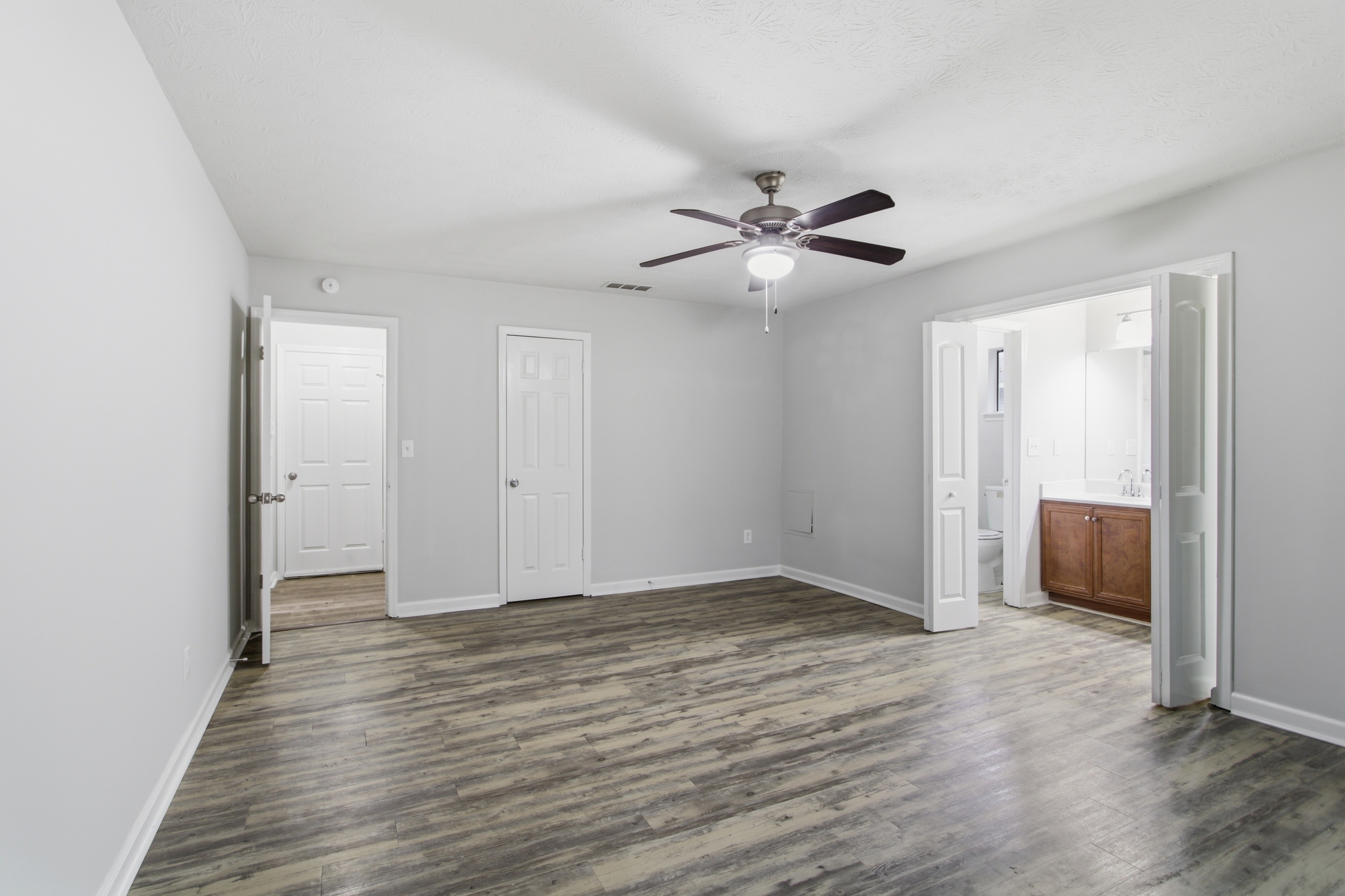 Photo 4 of 31 of 8132 Creekstone Ct, Riverdale, GA