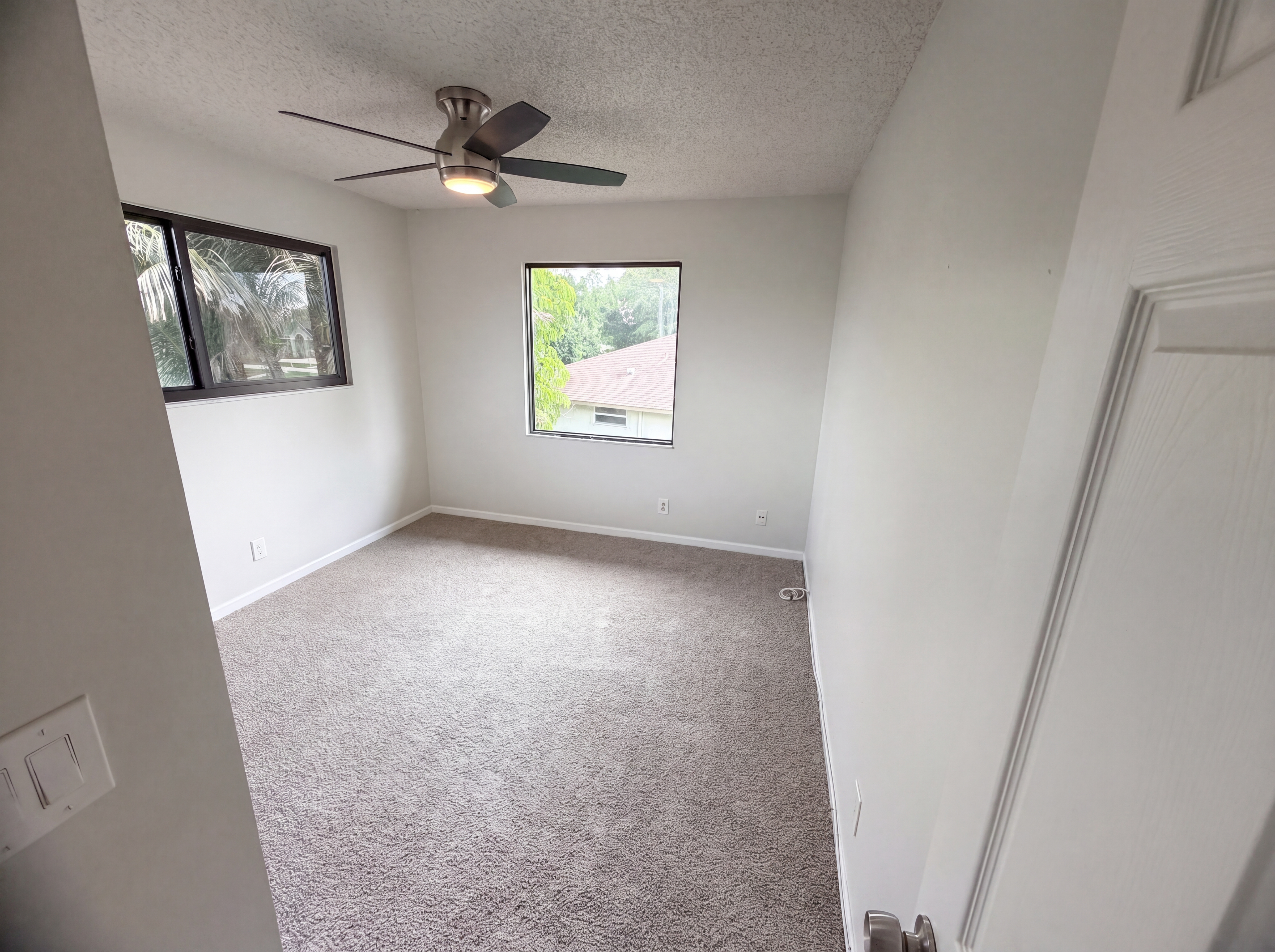 Photo 4 of 47 of 118 Waterway Rd, Royal Palm Beach, FL