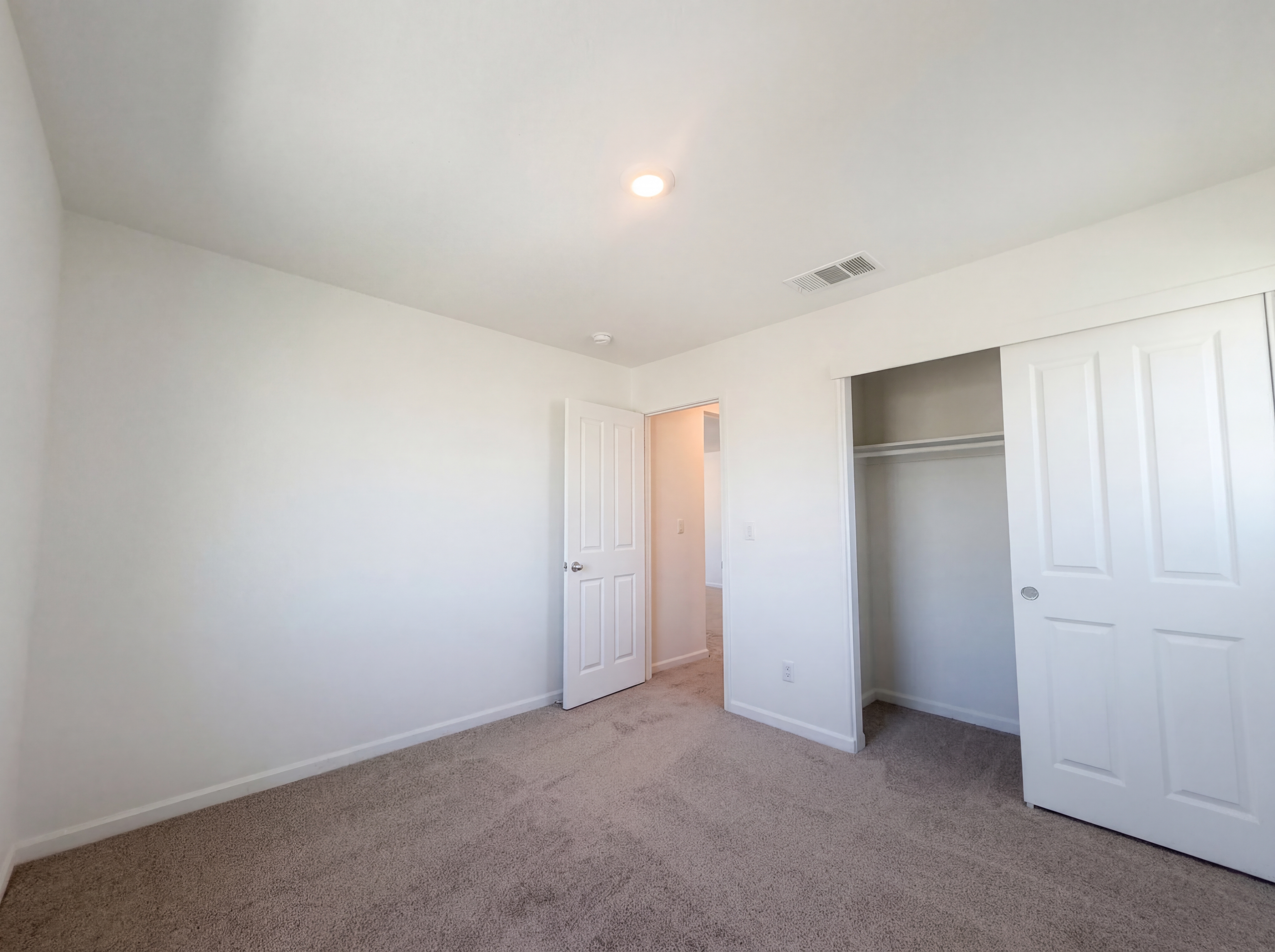 Photo 31 of 46 of 1176 Willow Hill Ave, Sacramento, CA