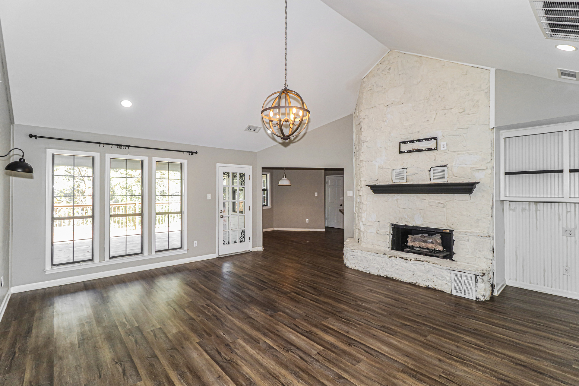 Photo 24 of 41 of 3530 Josee Ln, Bartlett, TN