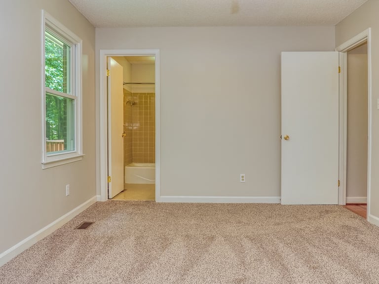 Photo 10 of 19 - 5113 Laurie Dr, Raleigh, NC 27606