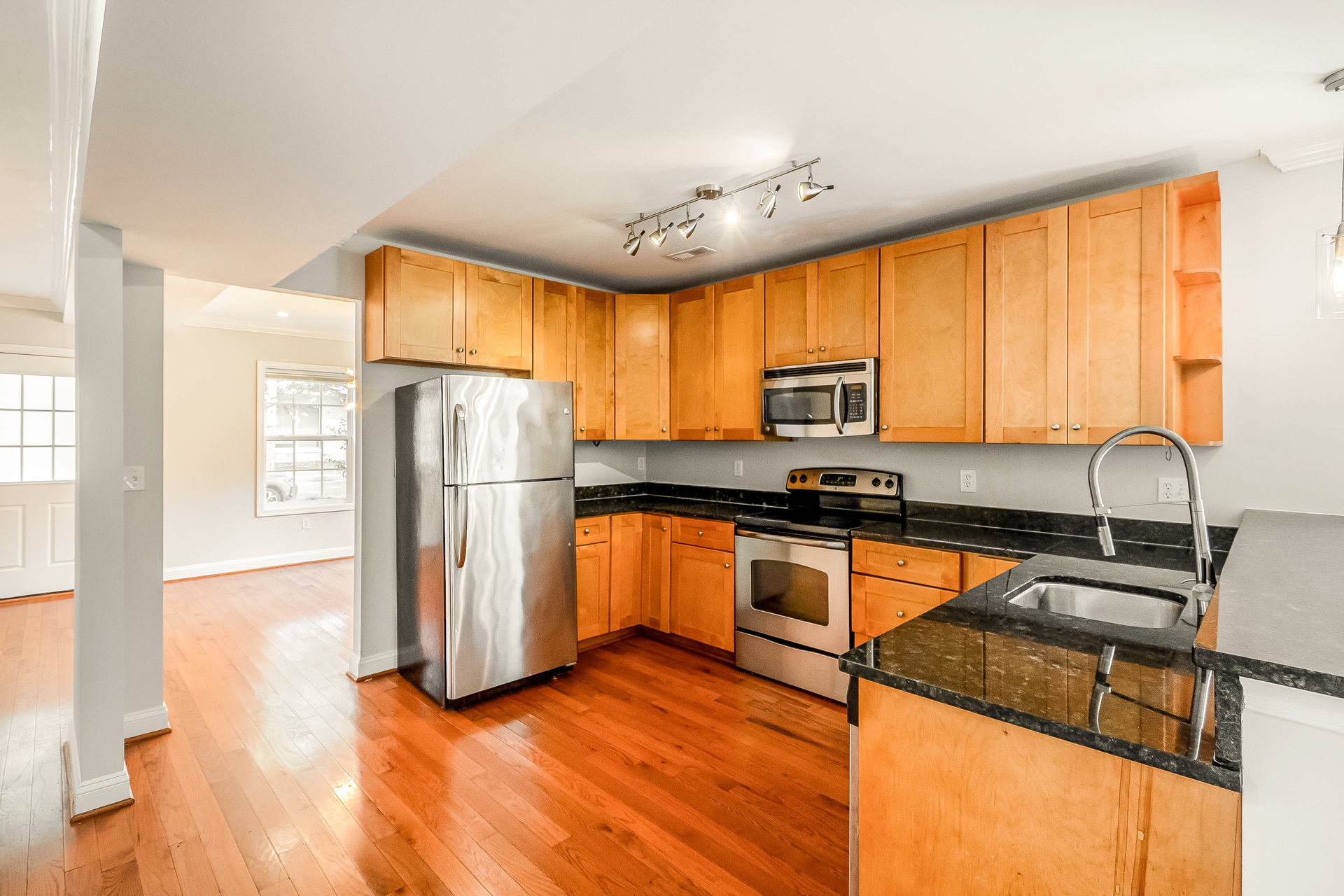 Photo 2 of 20 of 4933 Lee St NE, Washington, DC