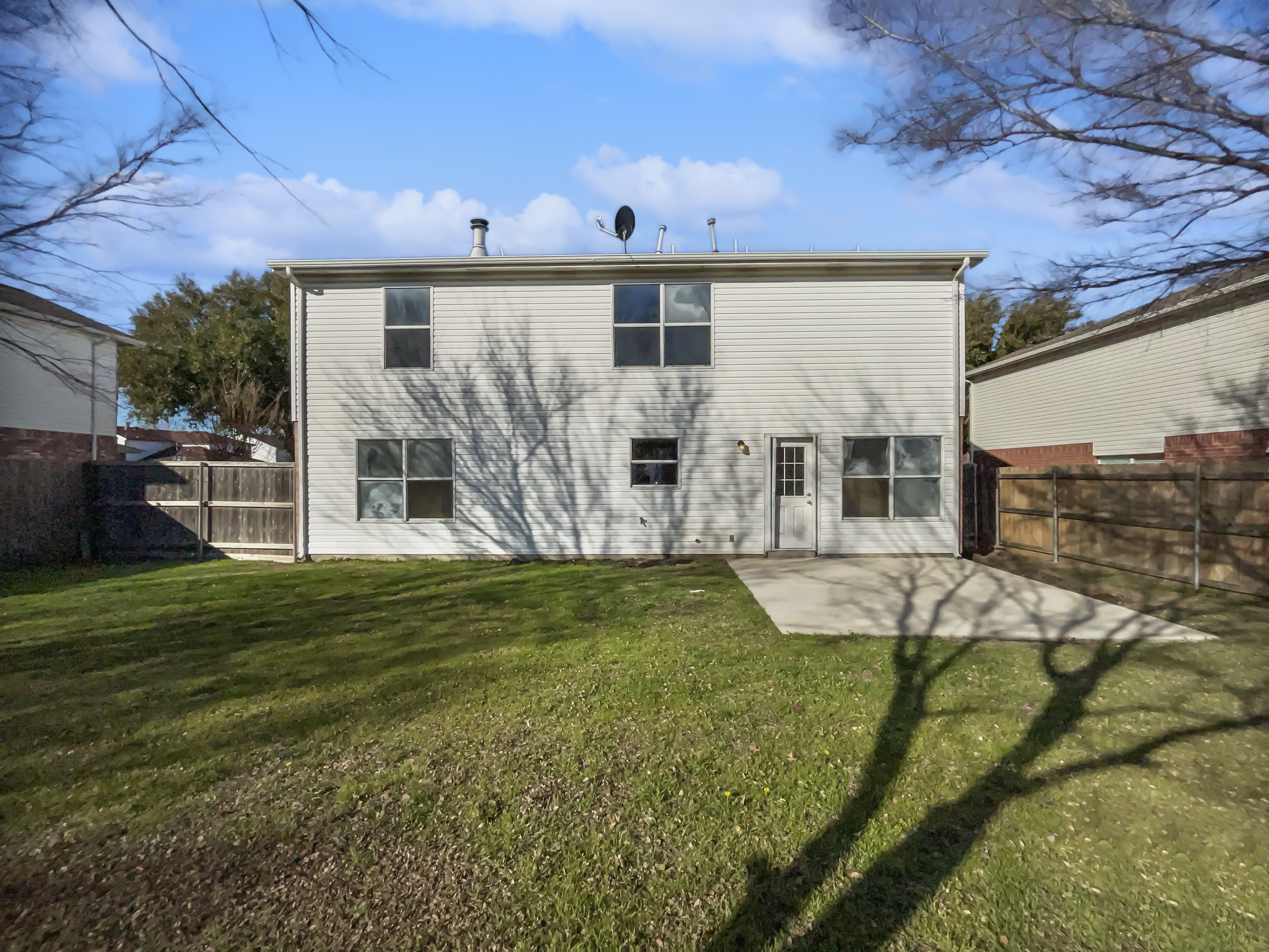 Photo 8 of 21 of 333 Longshore Dr, Little Elm, TX