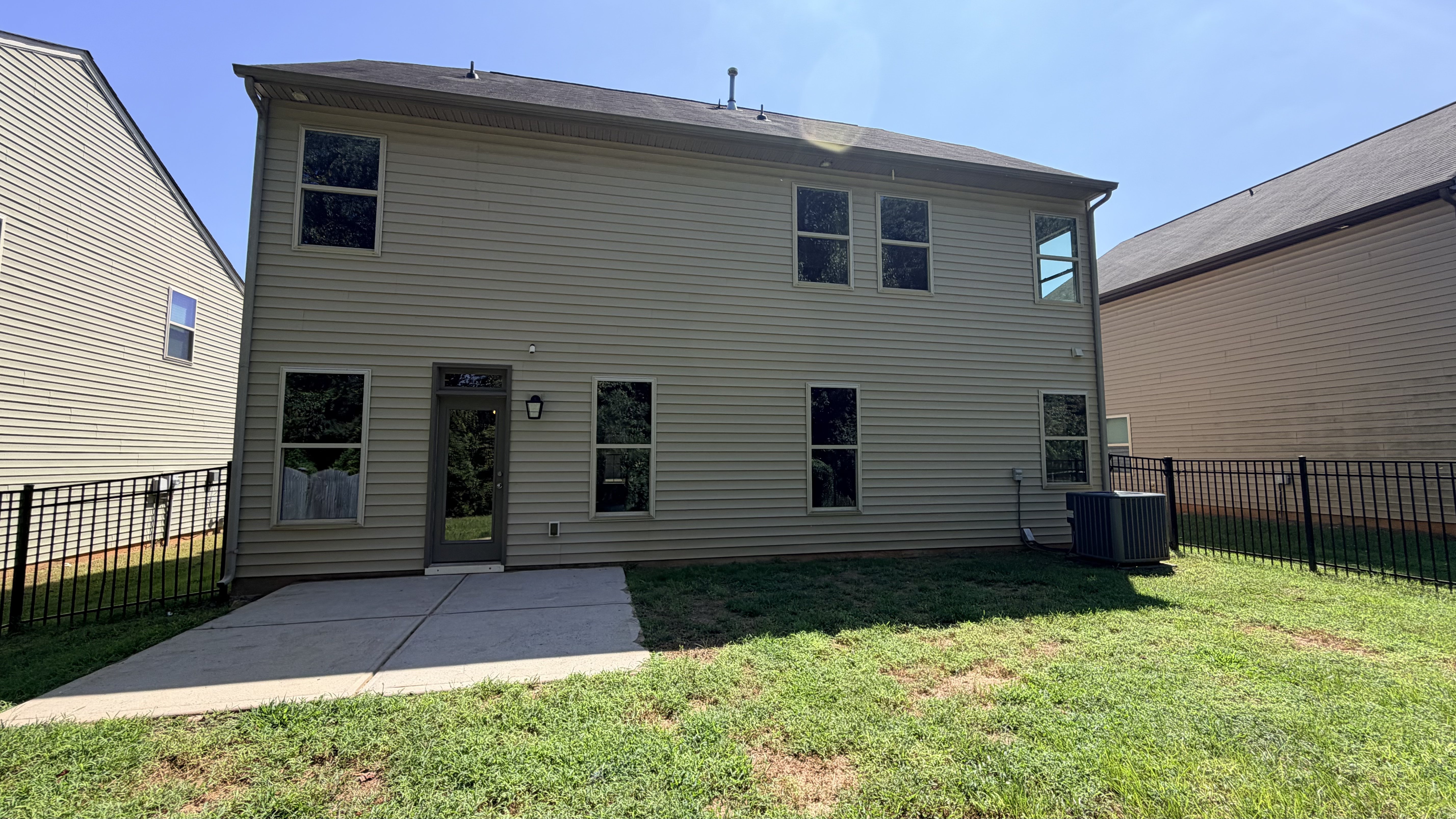Photo 5 of 24 of 3807 Ernie Dr, Charlotte, NC