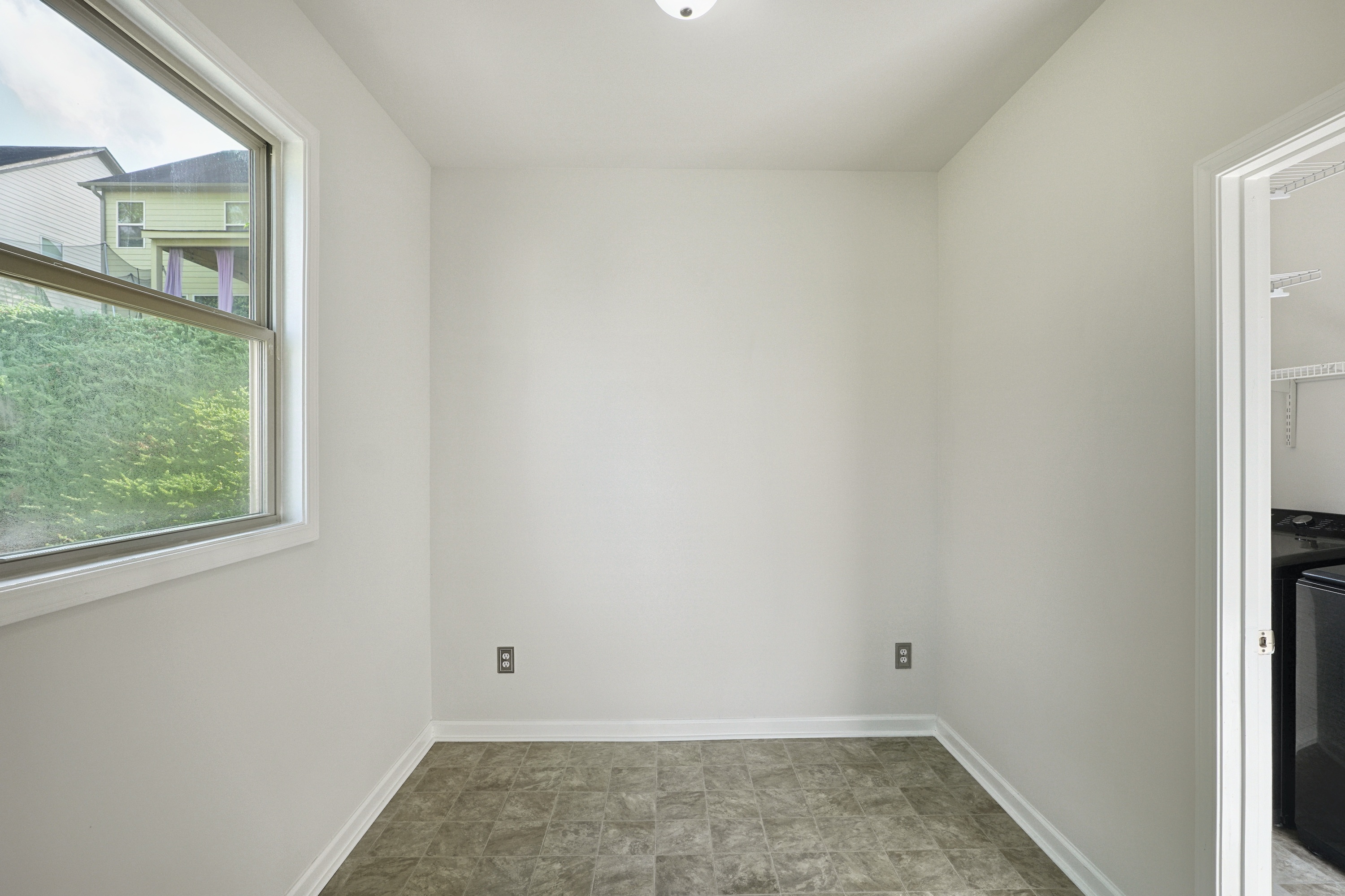 Photo 15 of 35 of 6003 Providence Dr, Union City, GA