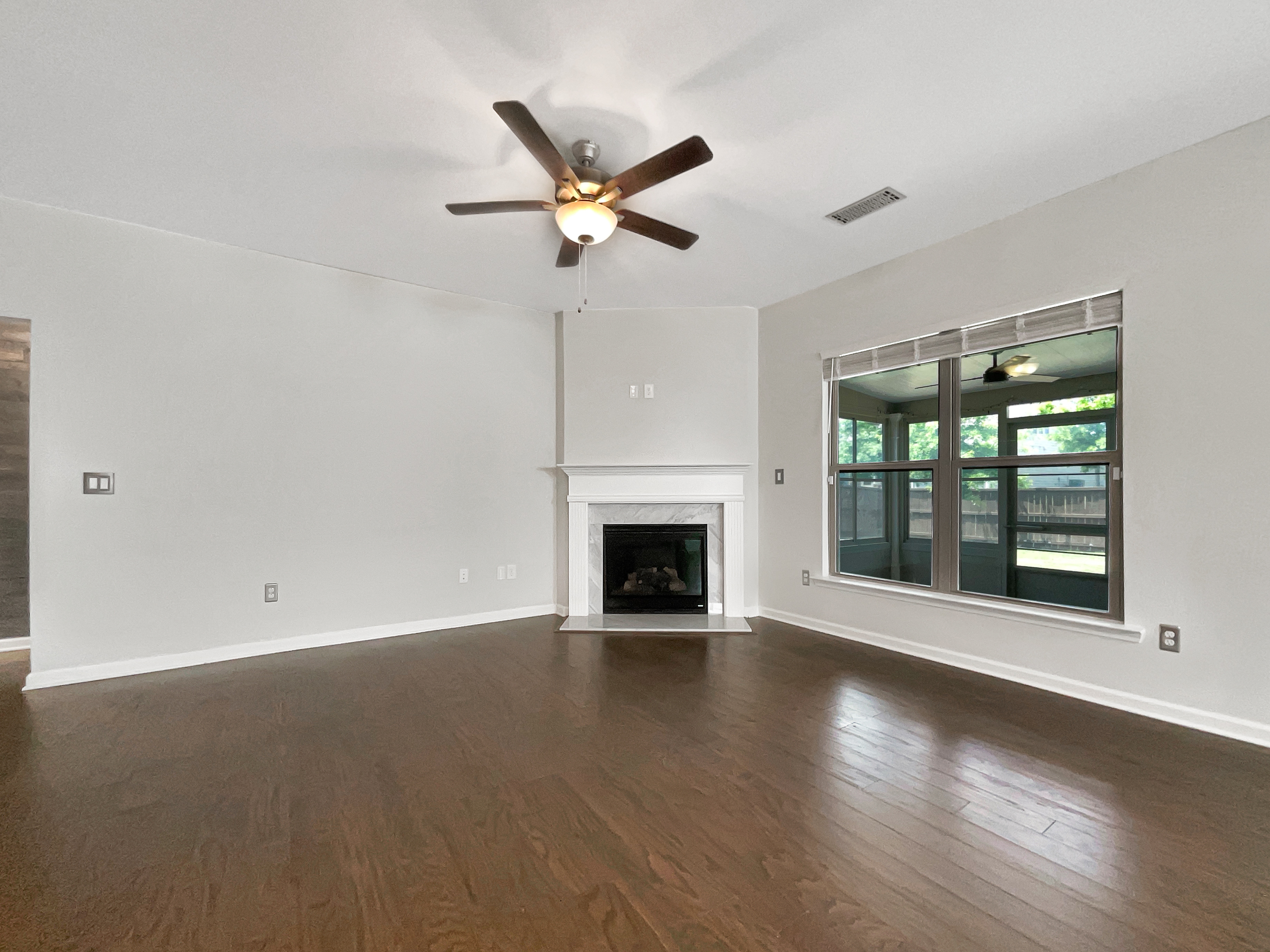 Photo 3 of 24 of 2838 Menton Rd SW, Powder Springs, GA