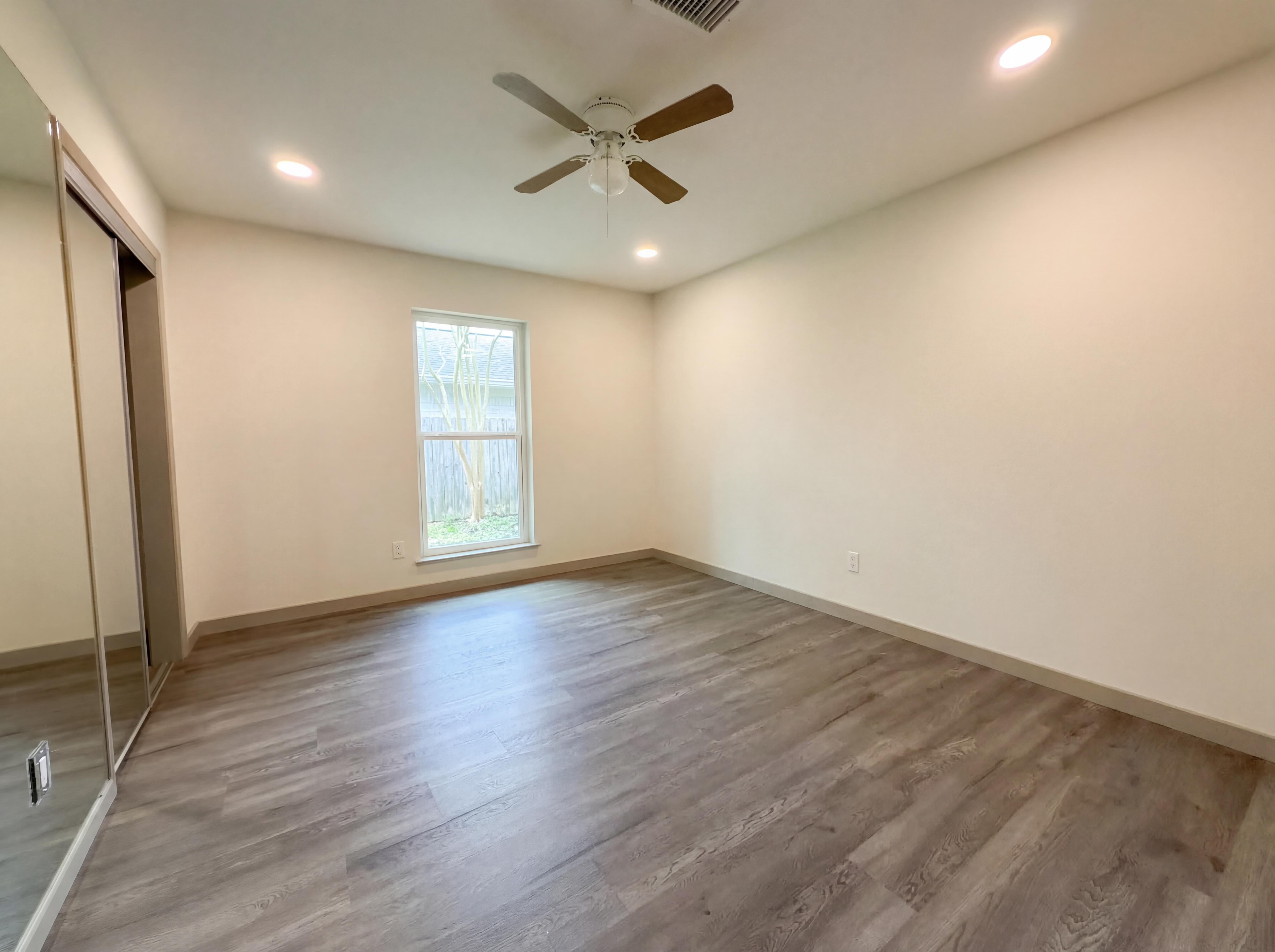 Photo 11 of 19 of 10726 Sugar Hill Dr, Houston, TX