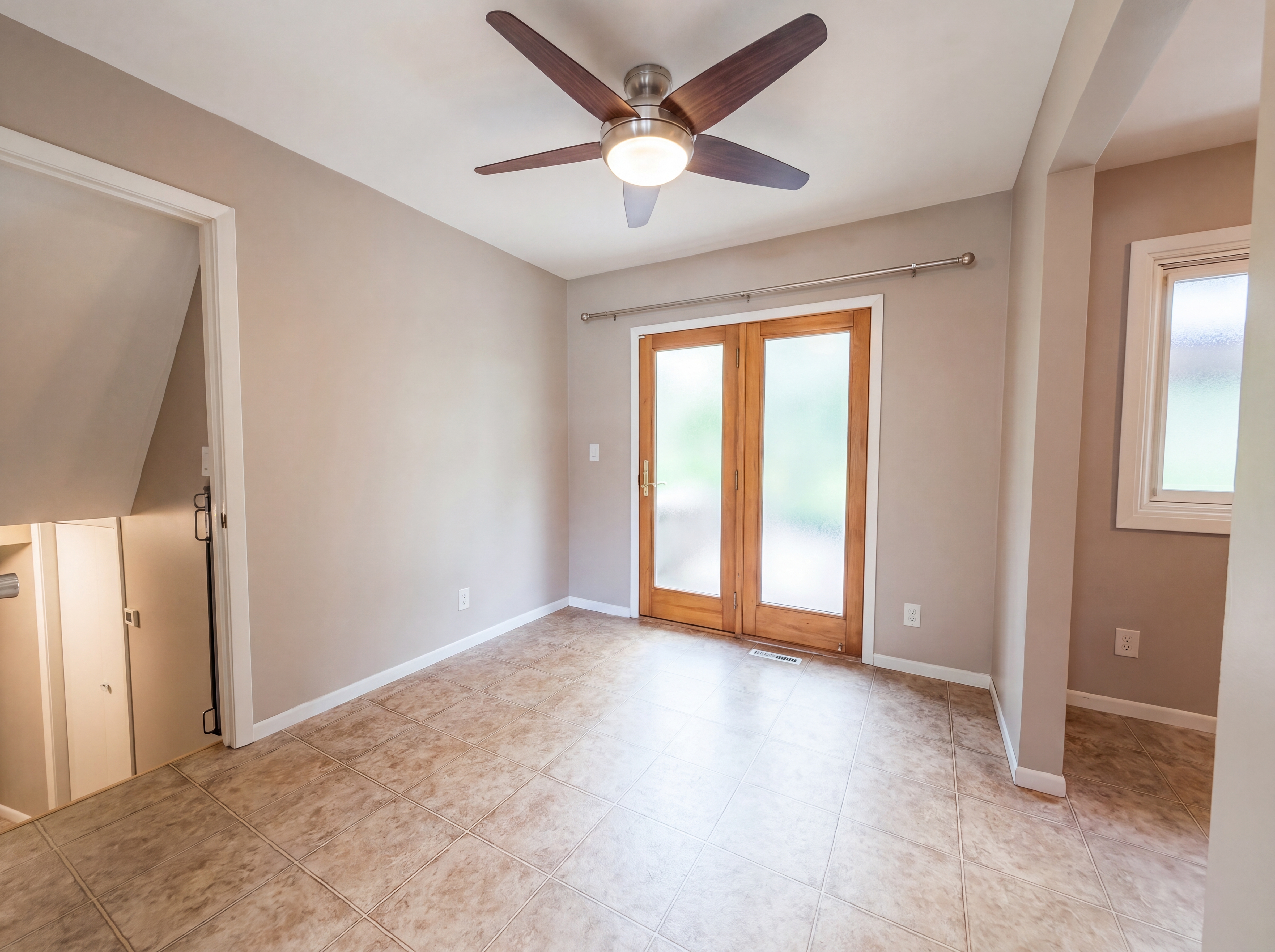 Photo 9 of 24 of 18220 Duck Lake Trl, Eden Prairie, MN