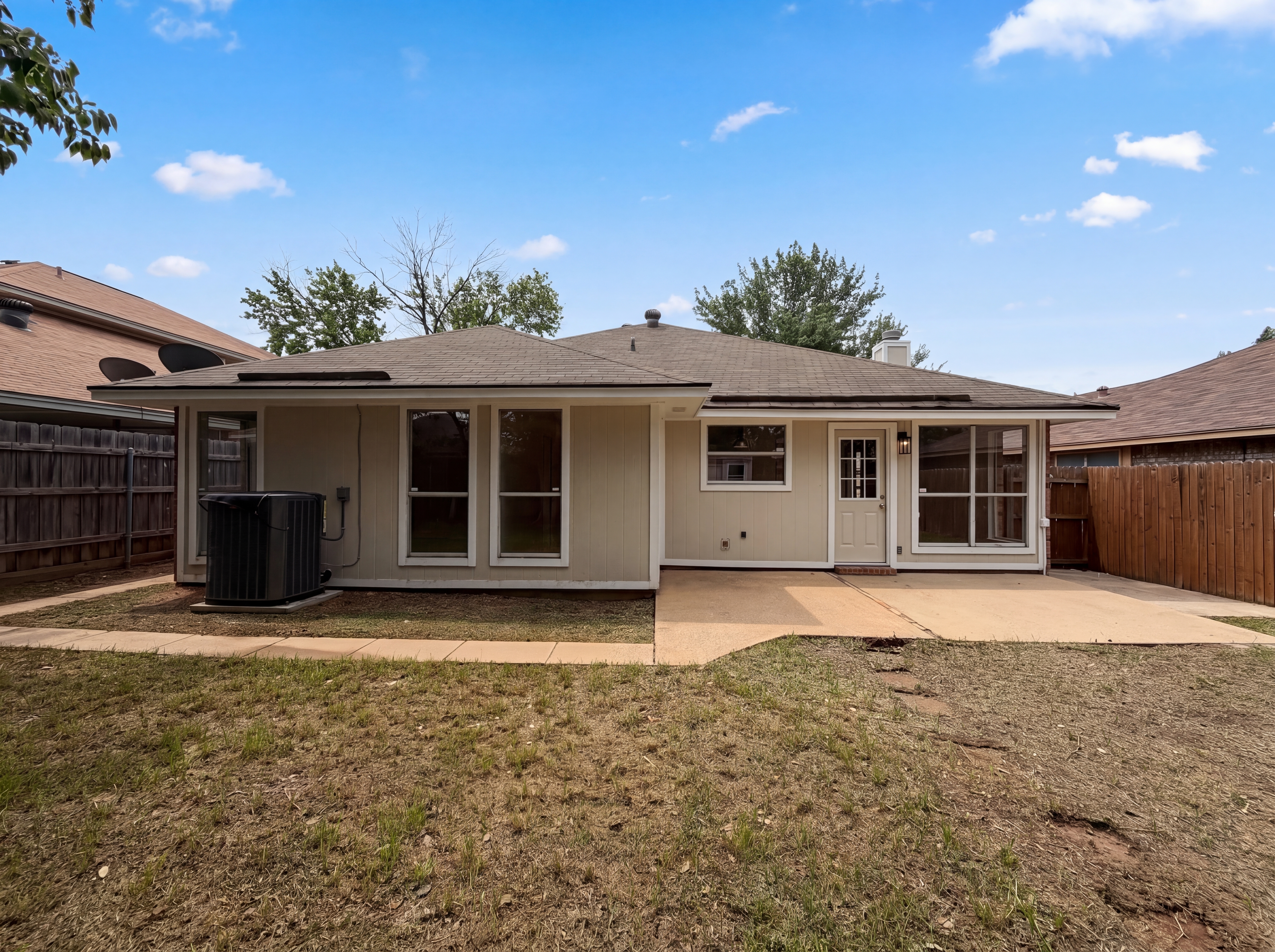 Photo 5 of 25 of 8517 Tamar Trl, Fort Worth, TX