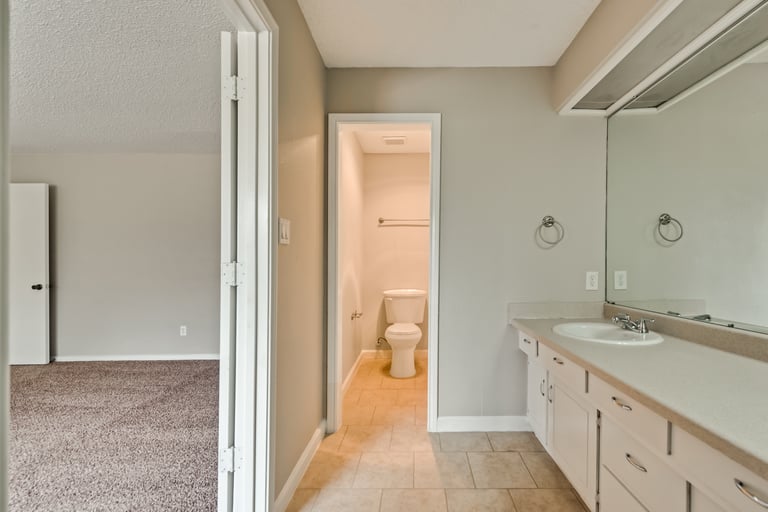 Photo 21 of 32 - 4606 Ashbrook Rd, Dallas, TX 75227