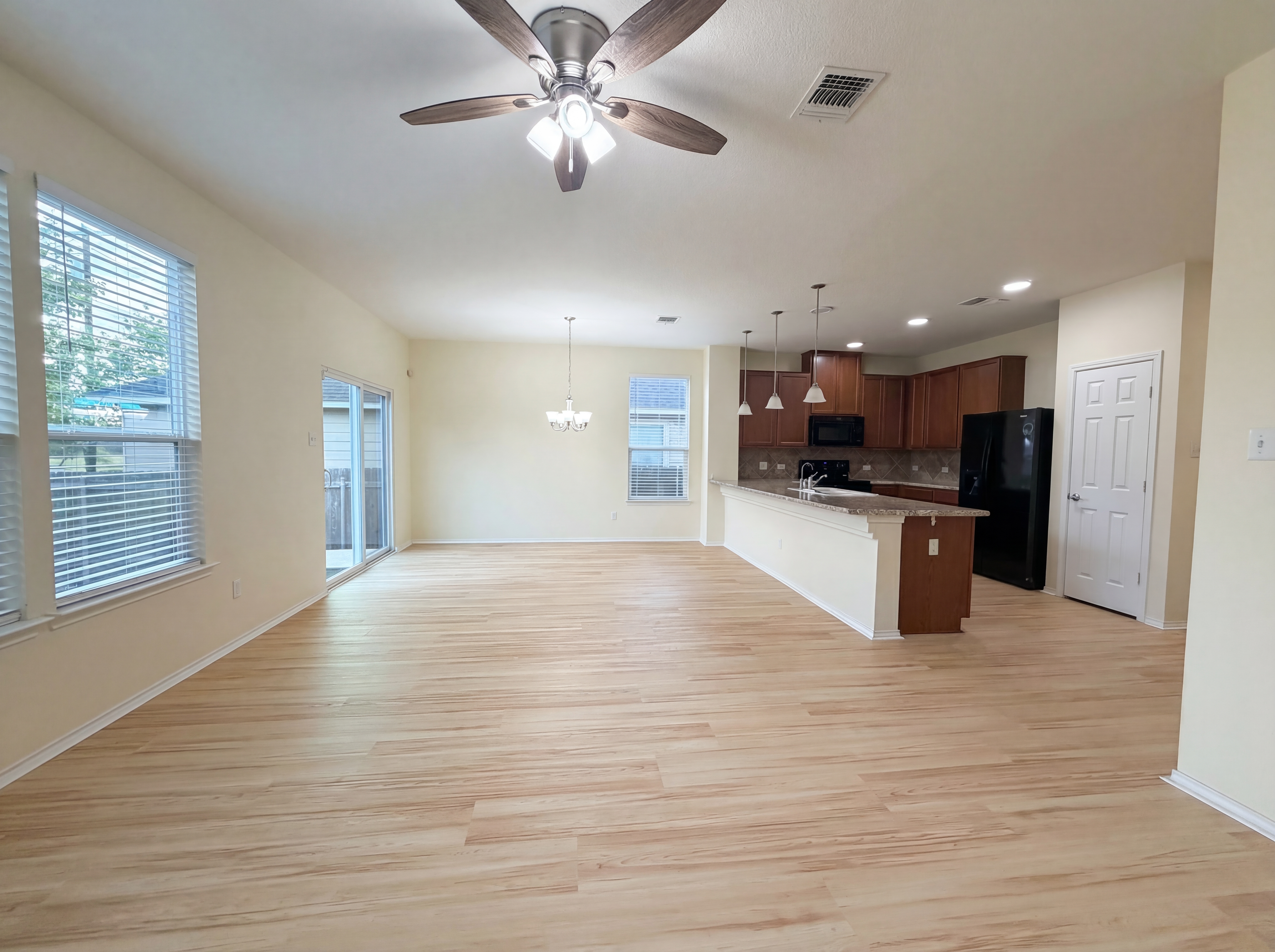 Photo 8 of 17 of 9018 Lonesome Oak Dr, Temple, TX