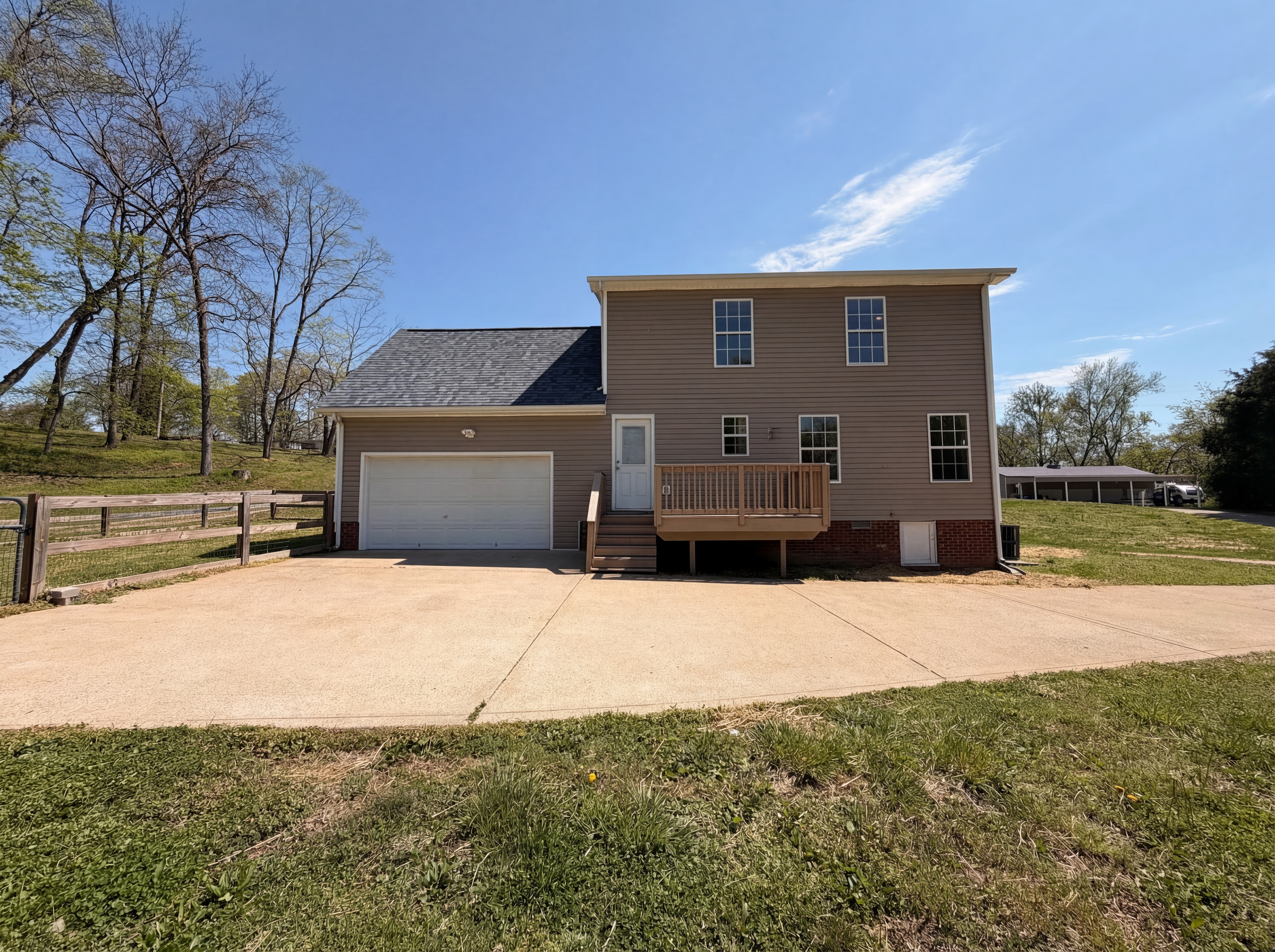 Photo 5 of 23 of 1666 Sparkleberry Dr, Clarksville, TN