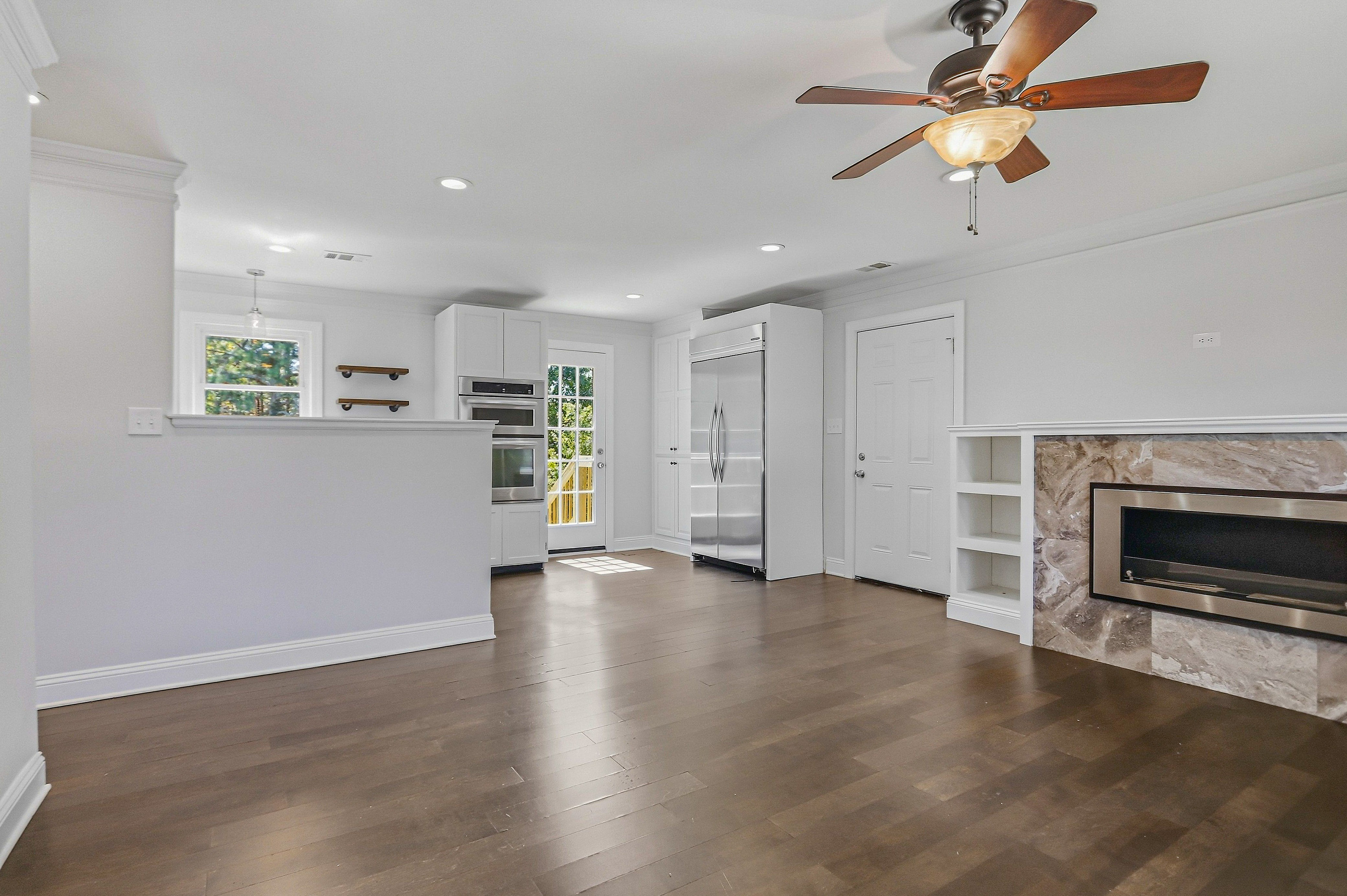 Photo 7 of 19 of 3841 Lavilla Dr, Powder Springs, GA