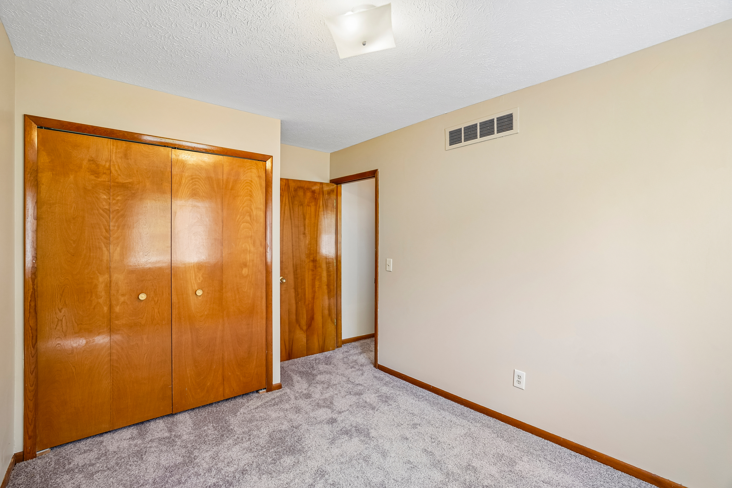 Photo 18 of 30 of 10153 Ashton St, Pinckney, MI